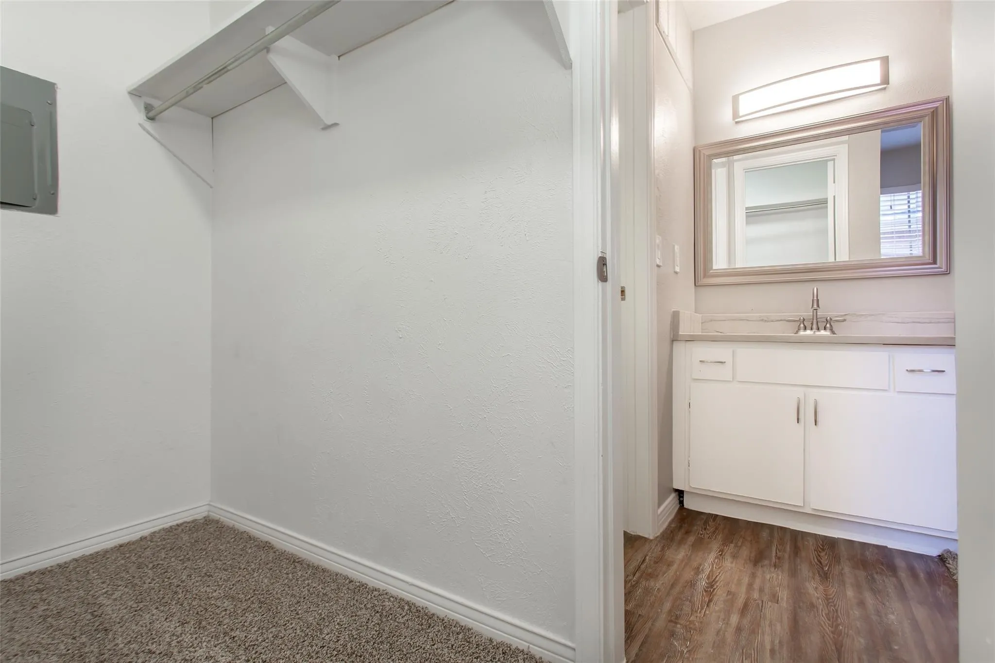 Apartment For Rent in Dallas County , 4319 Mckinney Avenue 203, Dallas, Texas 75205, 1 Bedroom, 1 Bathroom, Garage spaces, 600 Sqft, built in 1975, mls#21353886, Real Estate Agent in Dallas, Homes For Rent in Dallas county, Homes For Rent in Dallas, Realtor in Dallas Texas, Real Estate Brokerage Independent Realty Texas, Luminita Cordes Realtor