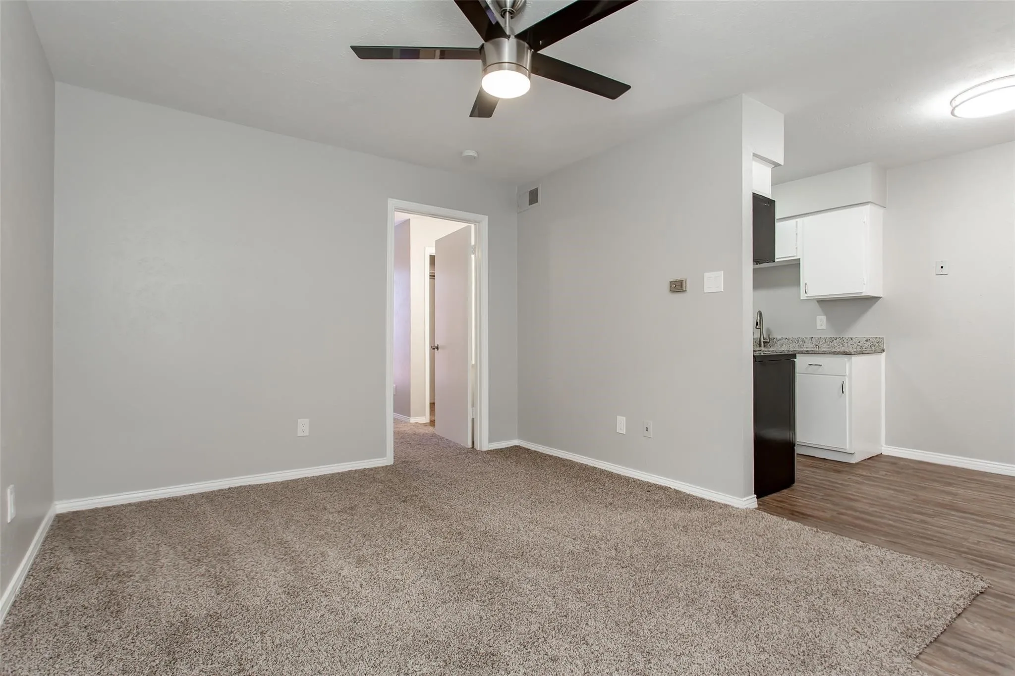 Apartment For Rent in Dallas County , 4319 Mckinney Avenue 203, Dallas, Texas 75205, 1 Bedroom, 1 Bathroom, Garage spaces, 600 Sqft, built in 1975, mls#21353886, Real Estate Agent in Dallas, Homes For Rent in Dallas county, Homes For Rent in Dallas, Realtor in Dallas Texas, Real Estate Brokerage Independent Realty Texas, Luminita Cordes Realtor