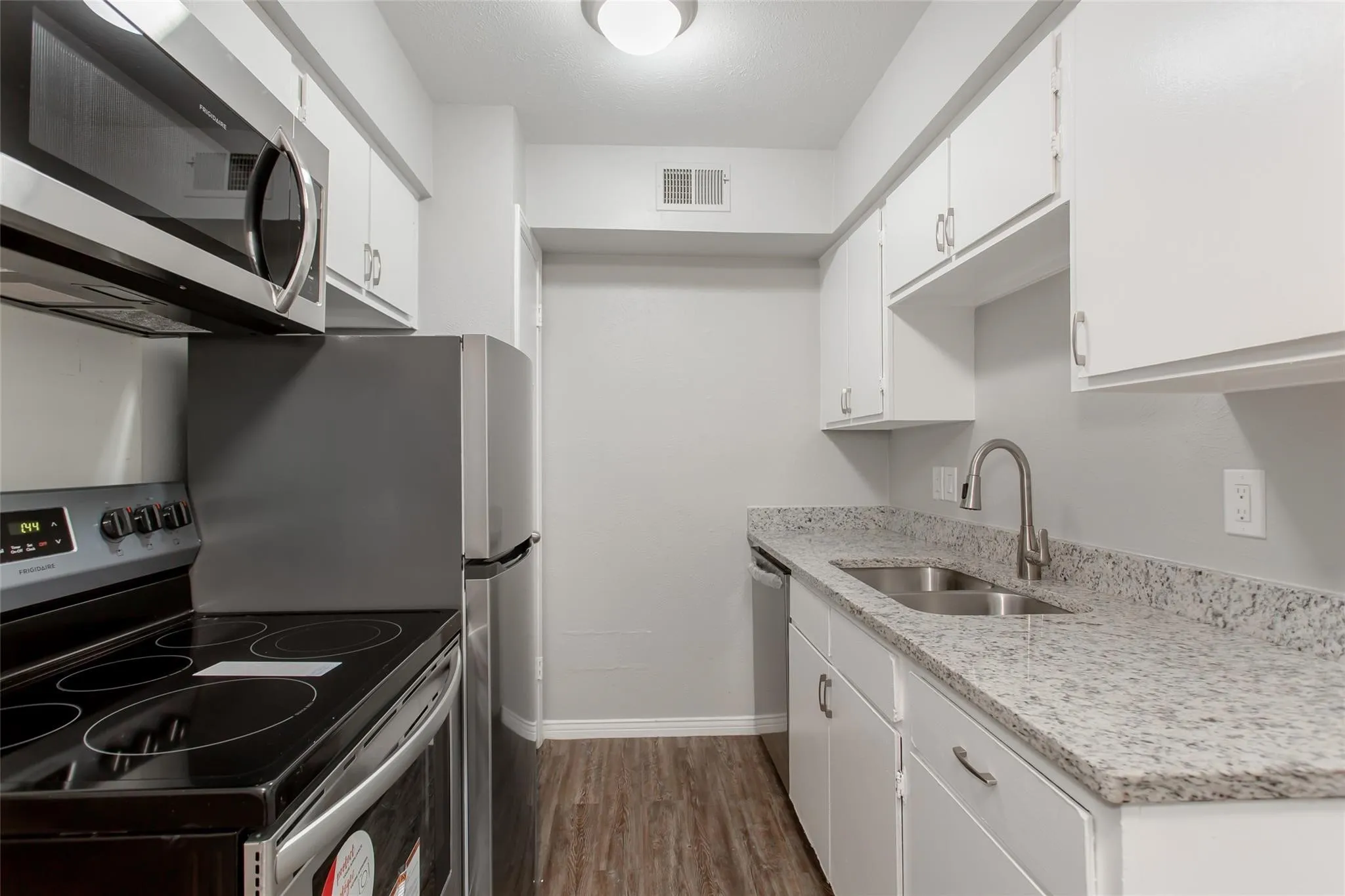 Apartment For Rent in Dallas County , 4319 Mckinney Avenue 203, Dallas, Texas 75205, 1 Bedroom, 1 Bathroom, Garage spaces, 600 Sqft, built in 1975, mls#21353886, Real Estate Agent in Dallas, Homes For Rent in Dallas county, Homes For Rent in Dallas, Realtor in Dallas Texas, Real Estate Brokerage Independent Realty Texas, Luminita Cordes Realtor