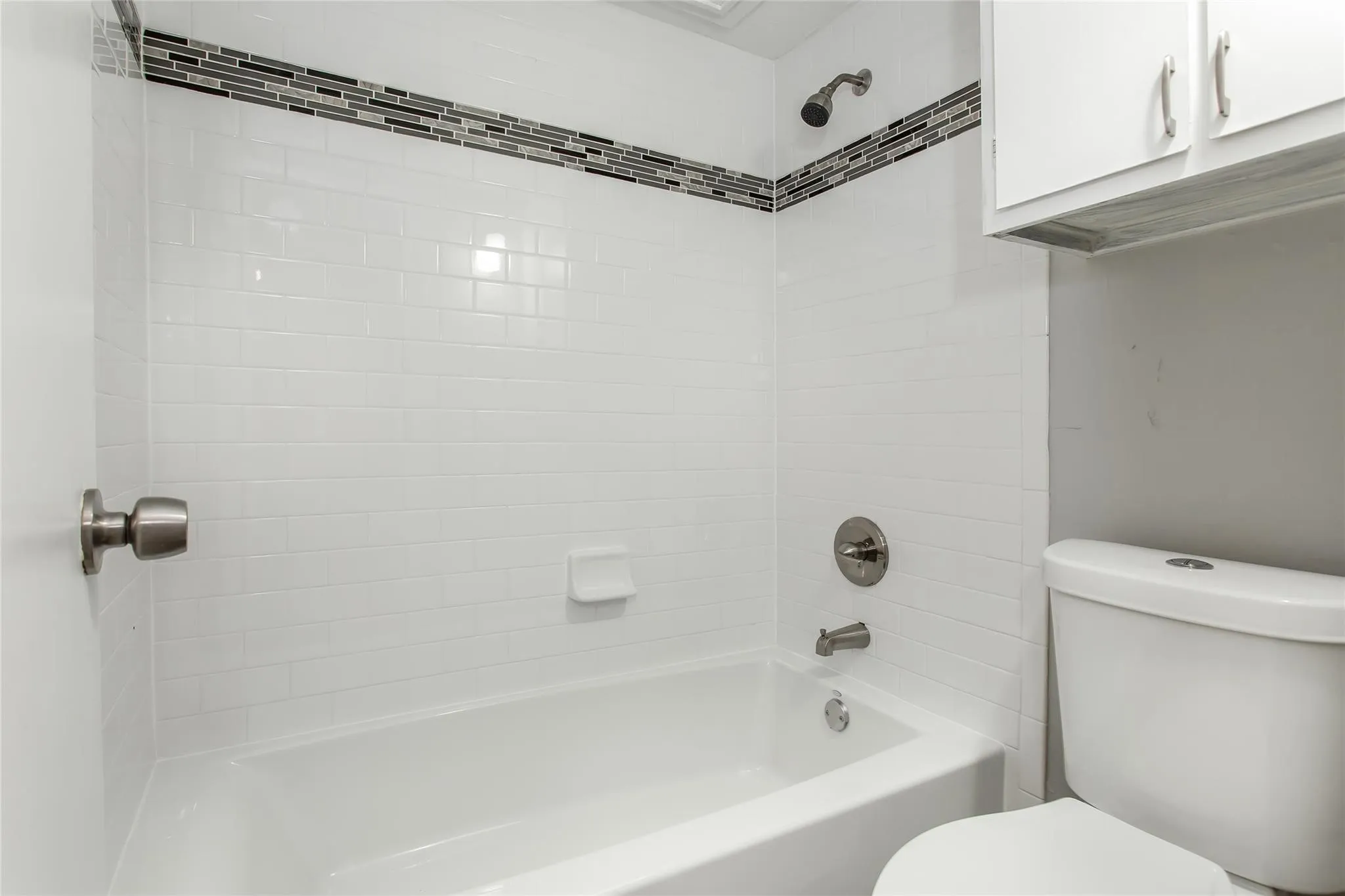 Apartment For Rent in Dallas County , 4319 Mckinney Avenue 203, Dallas, Texas 75205, 1 Bedroom, 1 Bathroom, Garage spaces, 600 Sqft, built in 1975, mls#21353886, Real Estate Agent in Dallas, Homes For Rent in Dallas county, Homes For Rent in Dallas, Realtor in Dallas Texas, Real Estate Brokerage Independent Realty Texas, Luminita Cordes Realtor