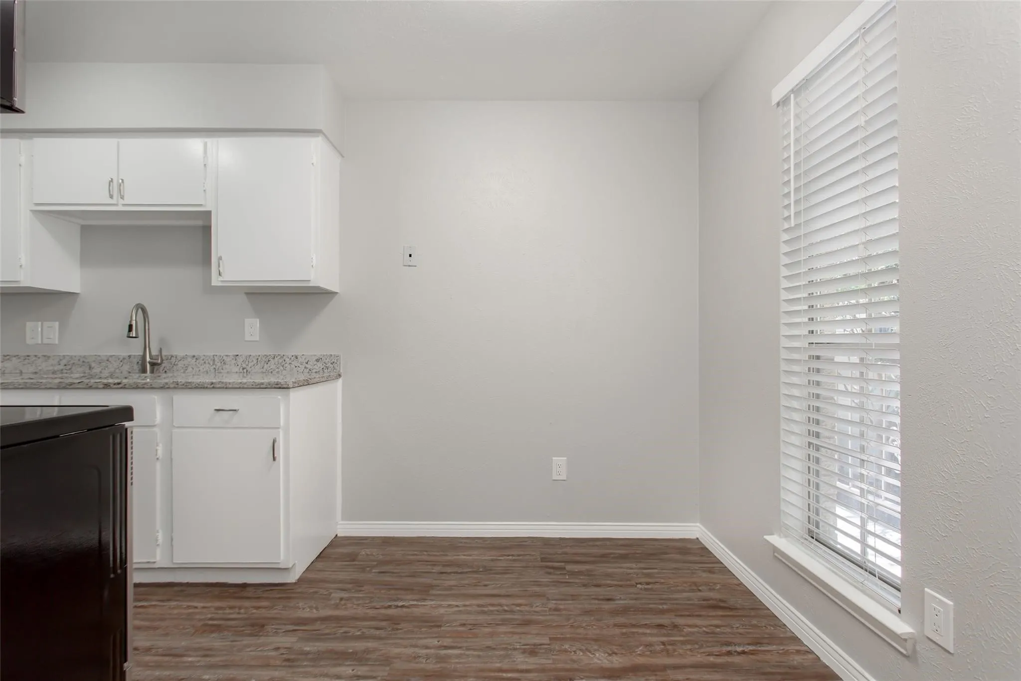 Apartment For Rent in Dallas County , 4319 Mckinney Avenue 203, Dallas, Texas 75205, 1 Bedroom, 1 Bathroom, Garage spaces, 600 Sqft, built in 1975, mls#21353886, Real Estate Agent in Dallas, Homes For Rent in Dallas county, Homes For Rent in Dallas, Realtor in Dallas Texas, Real Estate Brokerage Independent Realty Texas, Luminita Cordes Realtor