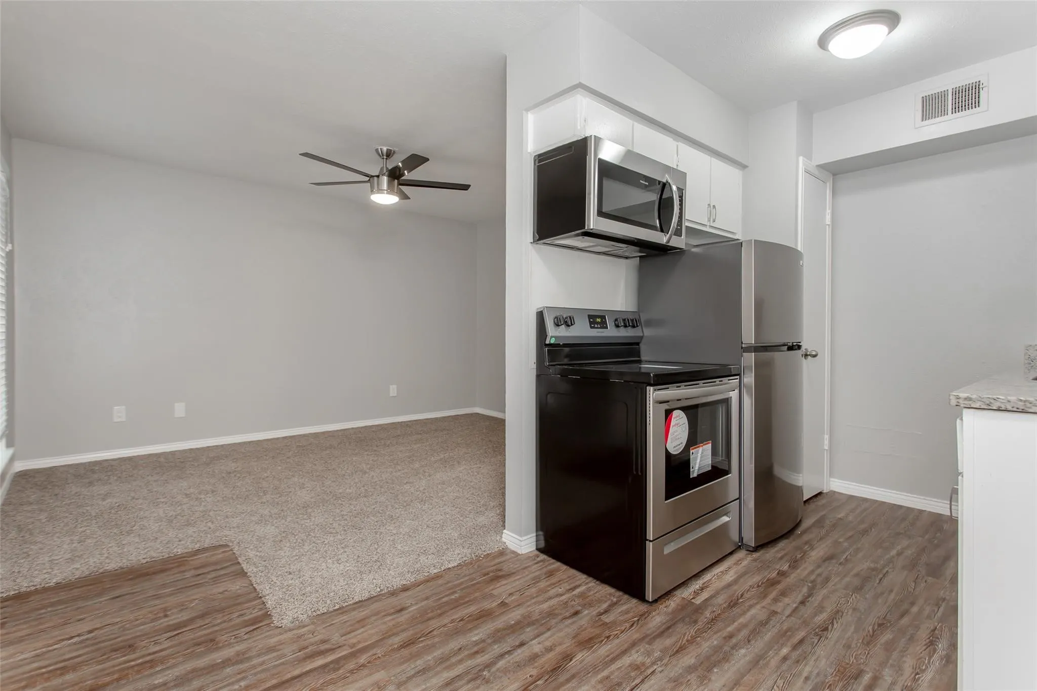 Apartment For Rent in Dallas County , 4319 Mckinney Avenue 203, Dallas, Texas 75205, 1 Bedroom, 1 Bathroom, Garage spaces, 600 Sqft, built in 1975, mls#21353886, Real Estate Agent in Dallas, Homes For Rent in Dallas county, Homes For Rent in Dallas, Realtor in Dallas Texas, Real Estate Brokerage Independent Realty Texas, Luminita Cordes Realtor