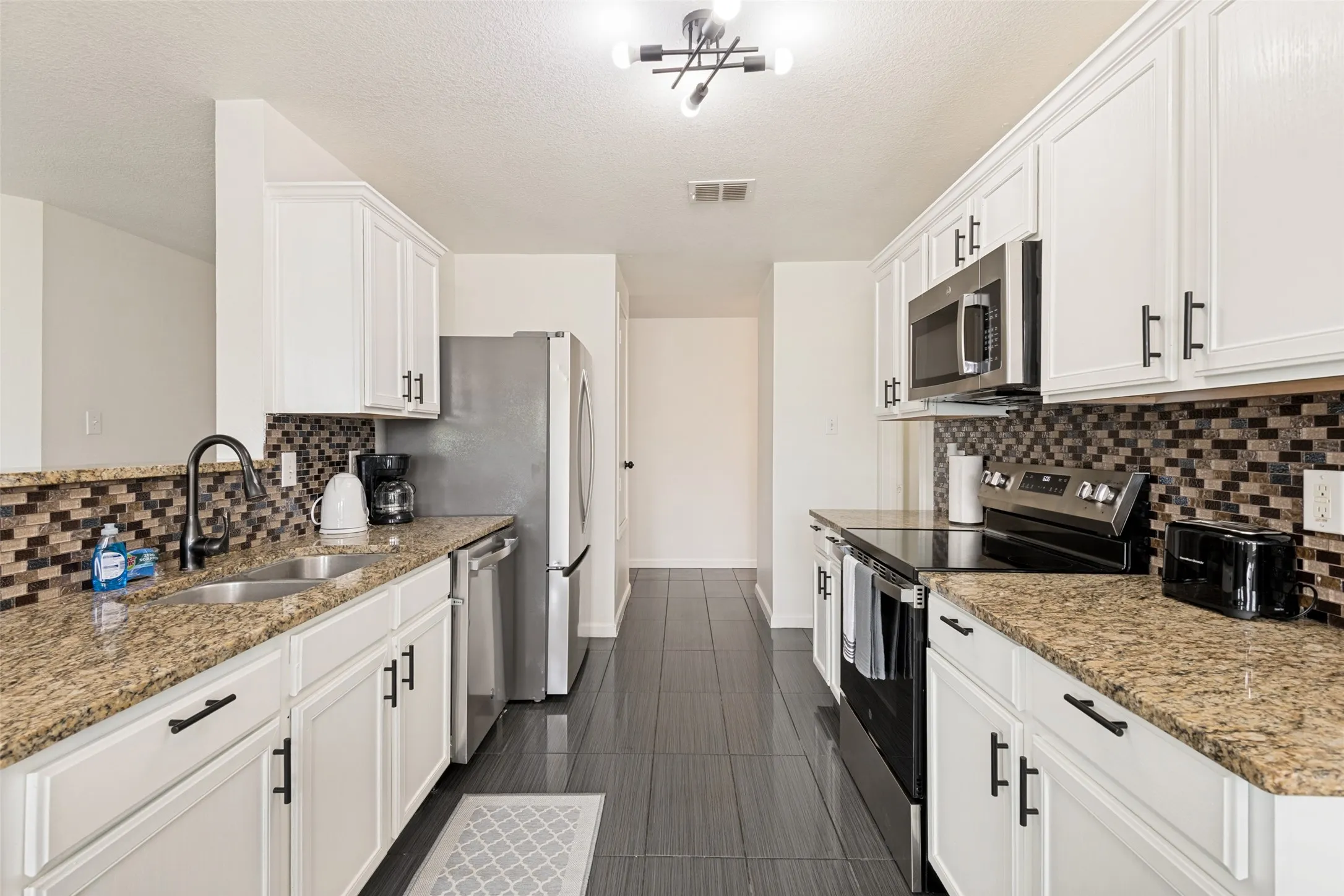 Single Family Residence For Rent in Dallas County , 1513 Lone Star Court, Mesquite, Texas 75181, 4 Bedrooms, 2 Bathrooms, 2 Garage spaces, 1,791 Sqft, built in 2005, Price $3,500, mls#21351684, Real Estate Agent in Mesquite, Homes For Rent in Dallas county, Homes For Rent in Mesquite, Realtor in Mesquite Texas, Real Estate Brokerage Independent Realty Texas, Luminita Cordes Realtor
