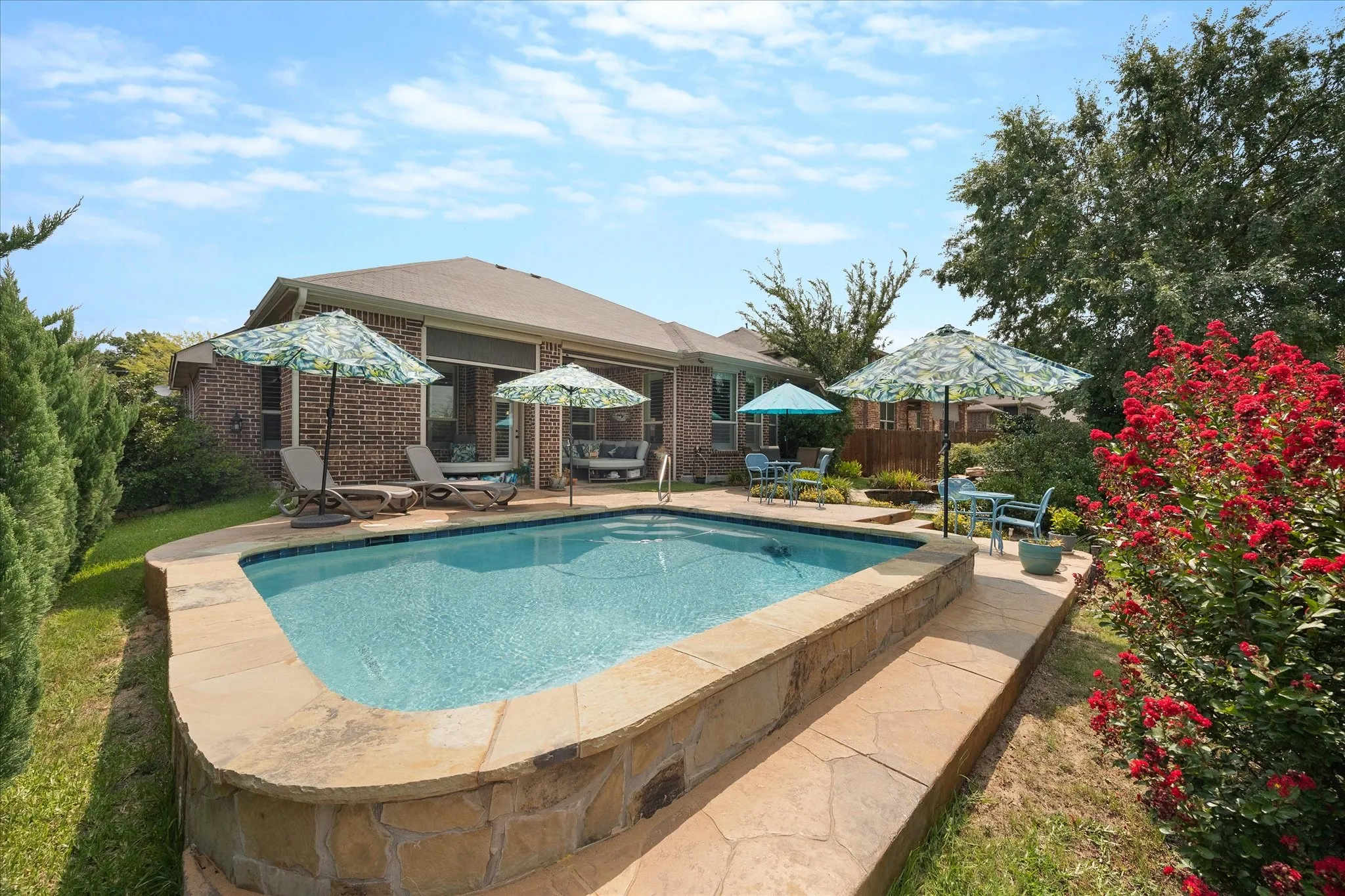 Plan you pool party now!