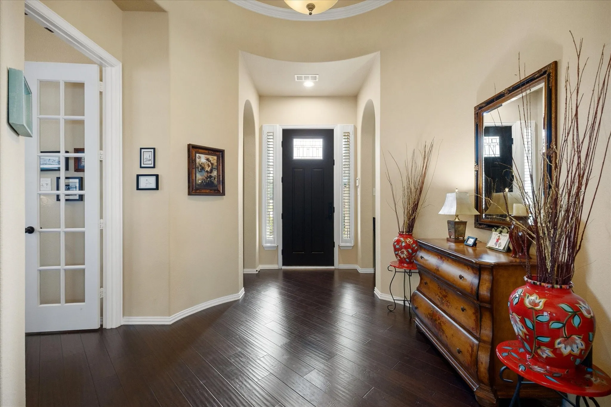 Impressive entry overlook open floor plan