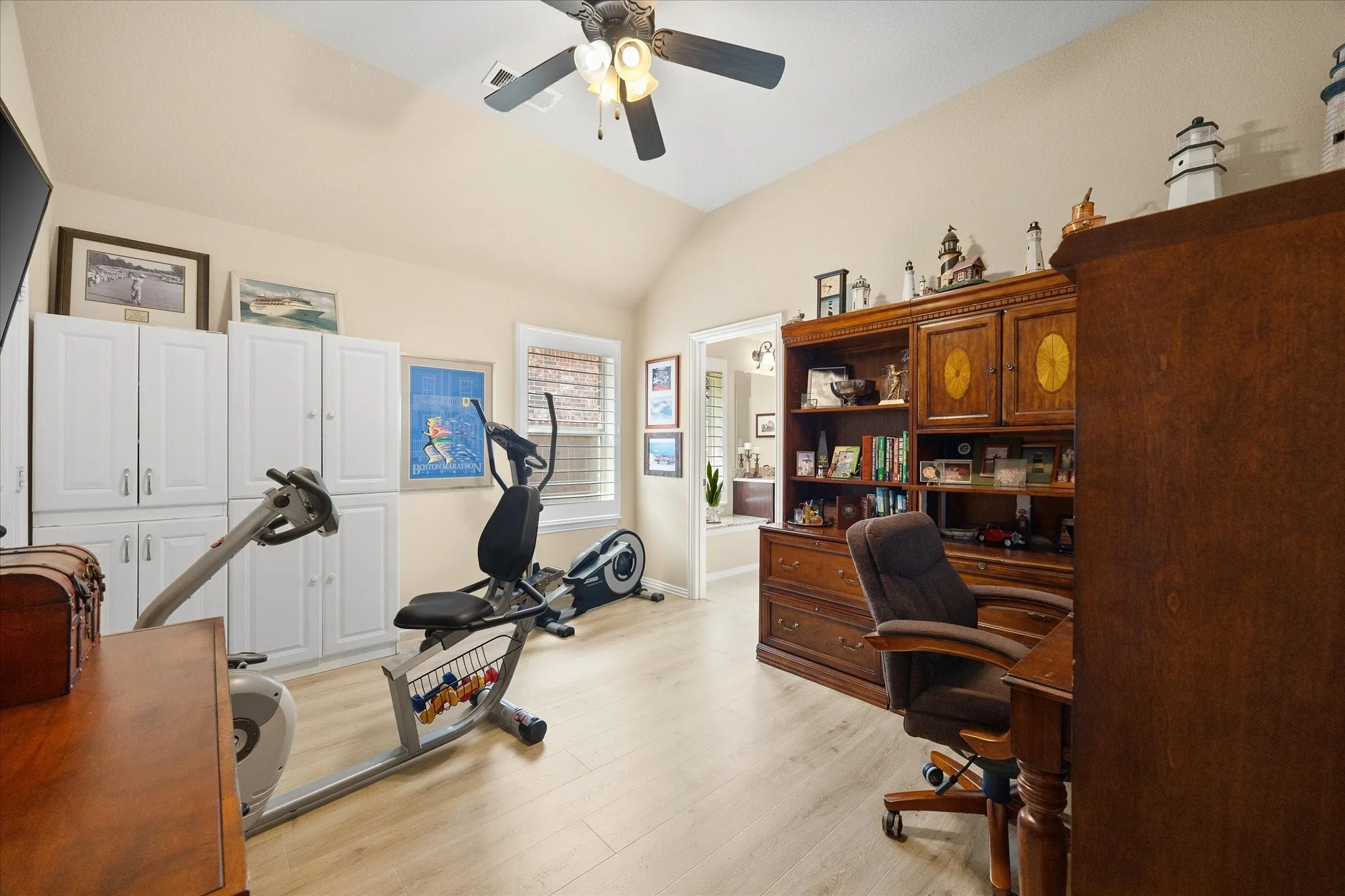 Auxiliary bedroom can double for bonus room!