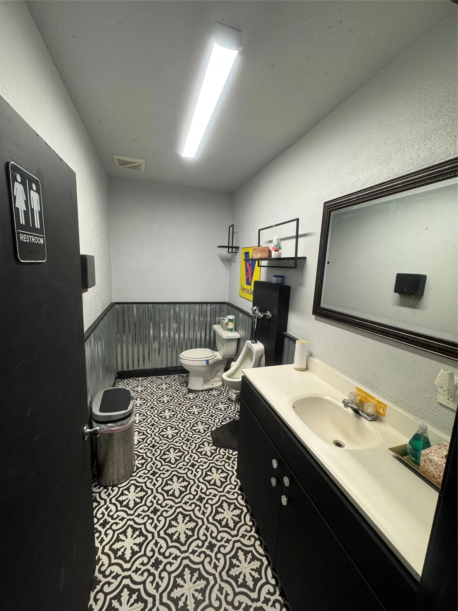 Business For Rent in Ellis County , 201 W 6th Street 210, Ferris, Texas 75125, 0, 0, Garage spaces, 0 Sqft, built in 1930, Price $2,750, mls#21354197, Real Estate Agent in Ferris, Homes For Rent in Ellis county, Homes For Rent in Ferris, Realtor in Ferris Texas, Real Estate Brokerage Independent Realty Texas, Luminita Cordes Realtor