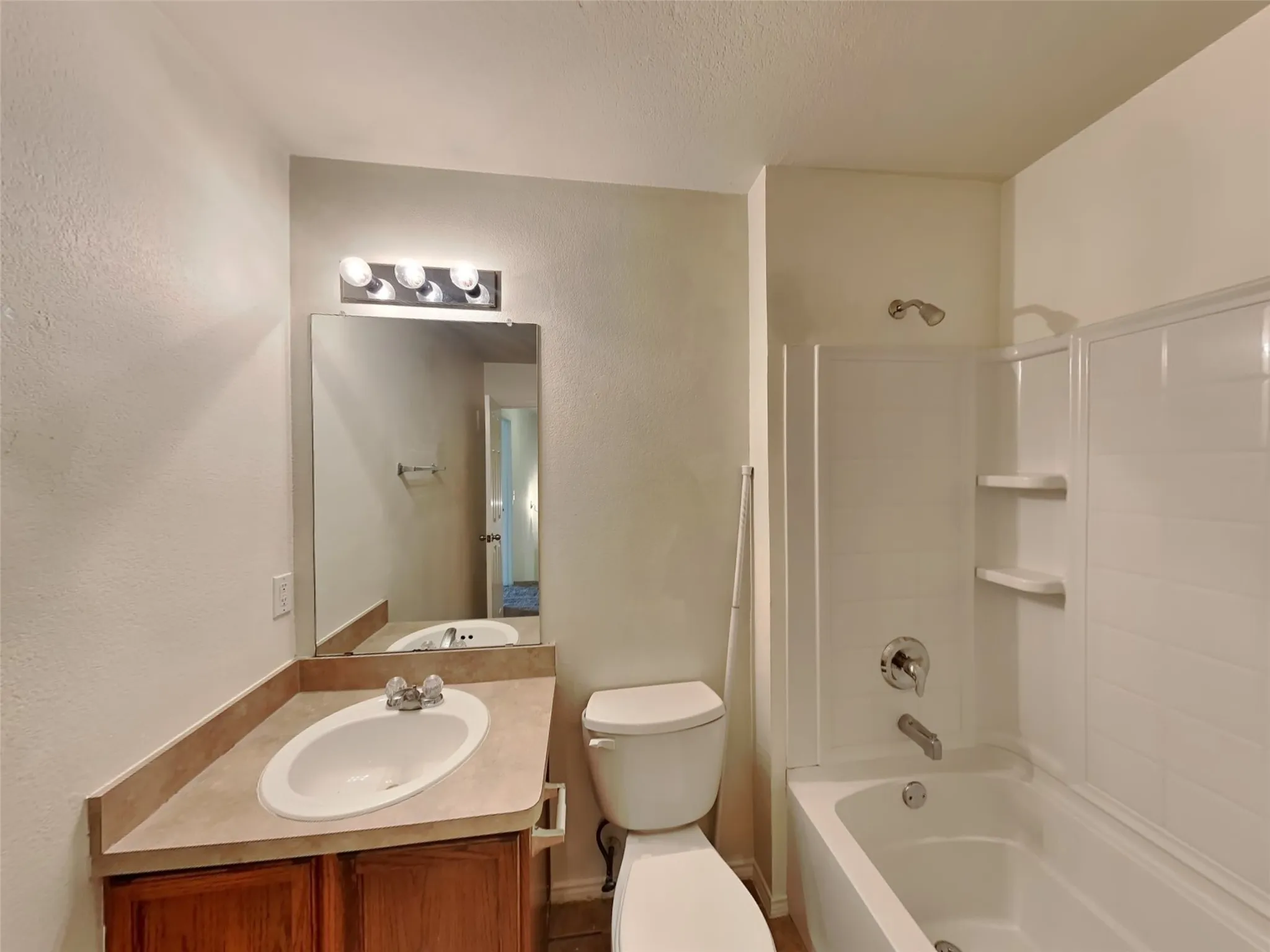 Townhouse For Sale in Tarrant County , 10661 Traymore Drive, Fort Worth, Texas 76244, 3 Bedroom, 3 Bathroom, 2 Garage spaces, 1,468 Sqft, built in 2006, mls#21354205, Real Estate Agent in Fort Worth, Homes For Sale in Tarrant county, Homes For Sale in Fort Worth, Realtor in Fort Worth Texas, Real Estate Brokerage Independent Realty Texas, Luminita Cordes Realtor