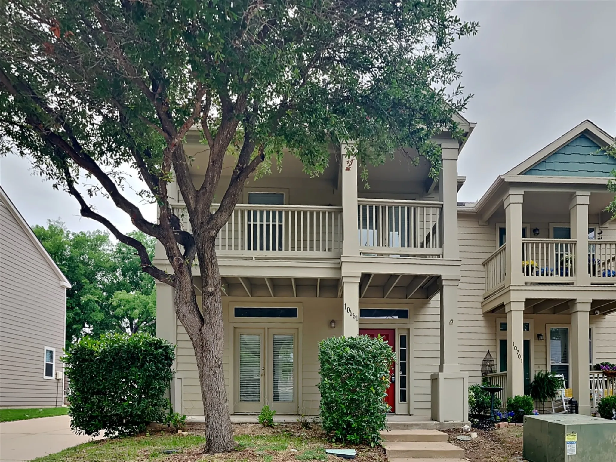 Townhouse For Sale in Tarrant County , 10661 Traymore Drive, Fort Worth, Texas 76244, 3 Bedroom, 3 Bathroom, 2 Garage spaces, 1,468 Sqft, built in 2006, mls#21354205, Real Estate Agent in Fort Worth, Homes For Sale in Tarrant county, Homes For Sale in Fort Worth, Realtor in Fort Worth Texas, Real Estate Brokerage Independent Realty Texas, Luminita Cordes Realtor