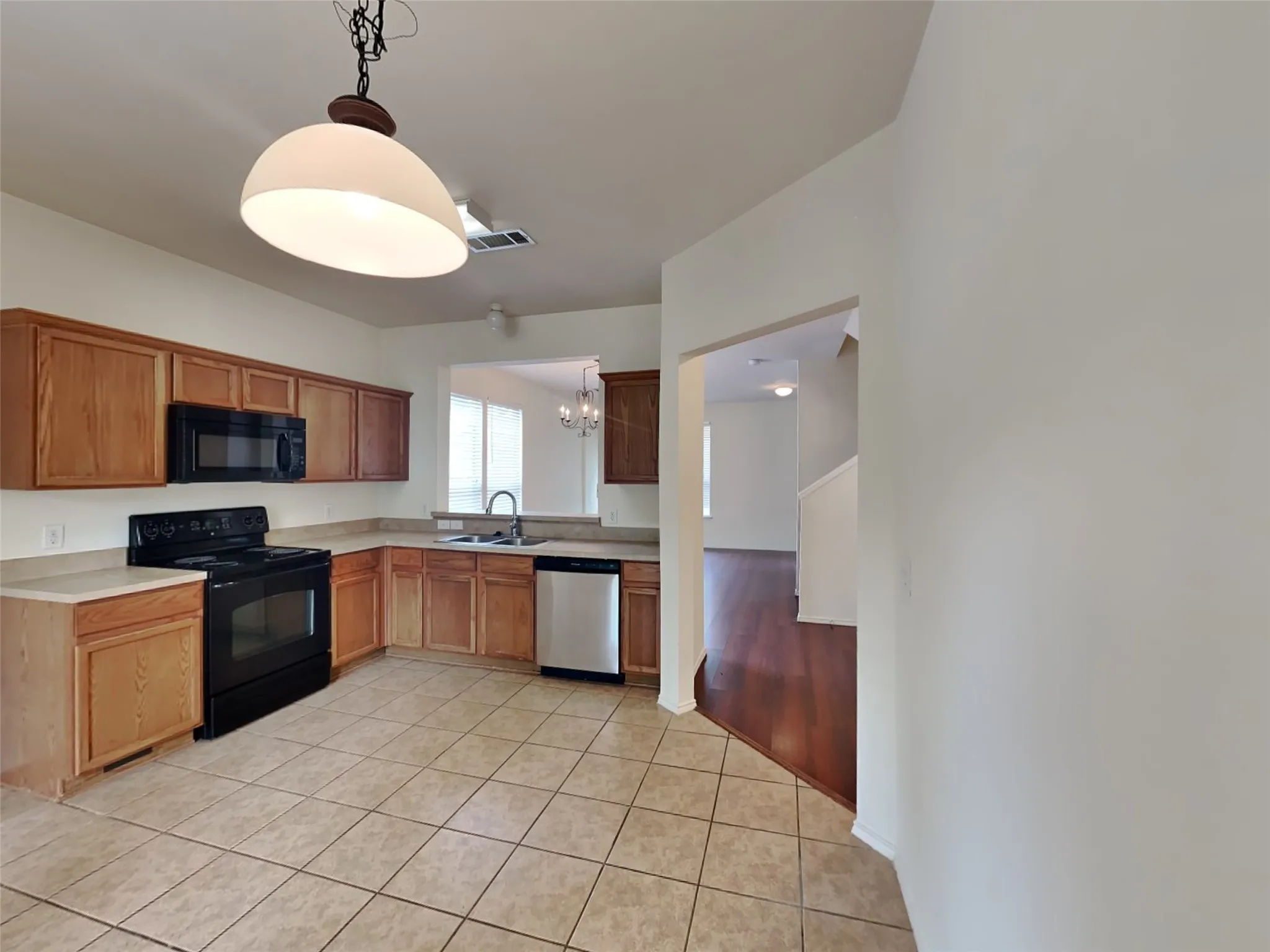 Townhouse For Sale in Tarrant County , 10661 Traymore Drive, Fort Worth, Texas 76244, 3 Bedroom, 3 Bathroom, 2 Garage spaces, 1,468 Sqft, built in 2006, mls#21354205, Real Estate Agent in Fort Worth, Homes For Sale in Tarrant county, Homes For Sale in Fort Worth, Realtor in Fort Worth Texas, Real Estate Brokerage Independent Realty Texas, Luminita Cordes Realtor