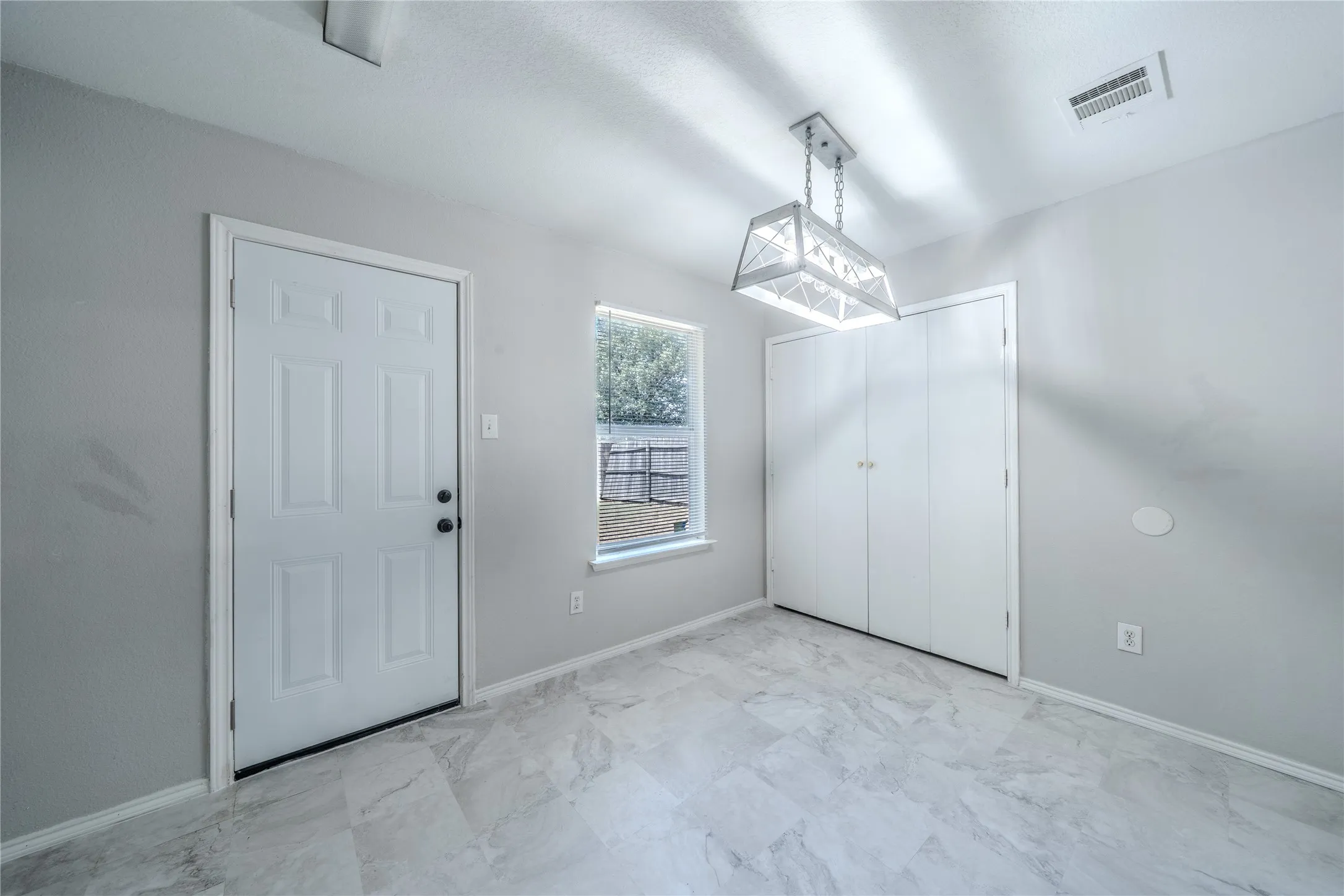 Single Family Residence For Sale in Rockwall County , 1509 Audrey Drive, Royse City, Texas 75189, 3 Bedroom, 2 Bathroom, 2 Garage spaces, 1,138 Sqft, built in 2005, mls#21352573, Real Estate Agent in Royse City, Homes For Sale in Rockwall county, Homes For Sale in Royse City, Realtor in Royse City Texas, Real Estate Brokerage Independent Realty Texas, Luminita Cordes Realtor