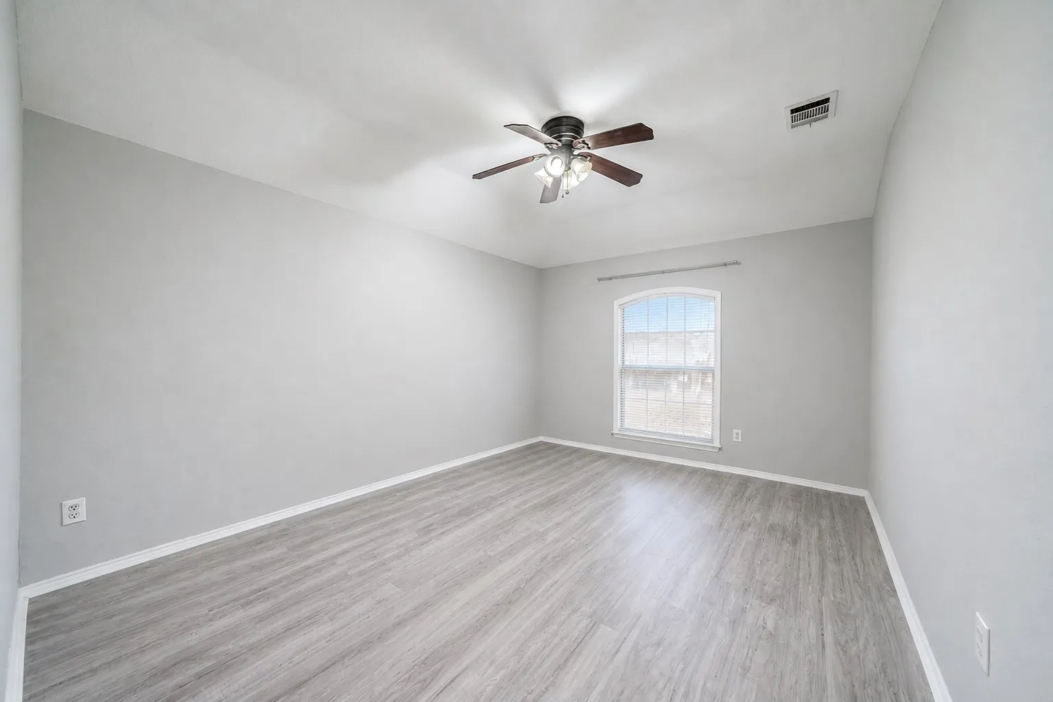 Single Family Residence For Sale in Rockwall County , 1509 Audrey Drive, Royse City, Texas 75189, 3 Bedroom, 2 Bathroom, 2 Garage spaces, 1,138 Sqft, built in 2005, mls#21352573, Real Estate Agent in Royse City, Homes For Sale in Rockwall county, Homes For Sale in Royse City, Realtor in Royse City Texas, Real Estate Brokerage Independent Realty Texas, Luminita Cordes Realtor