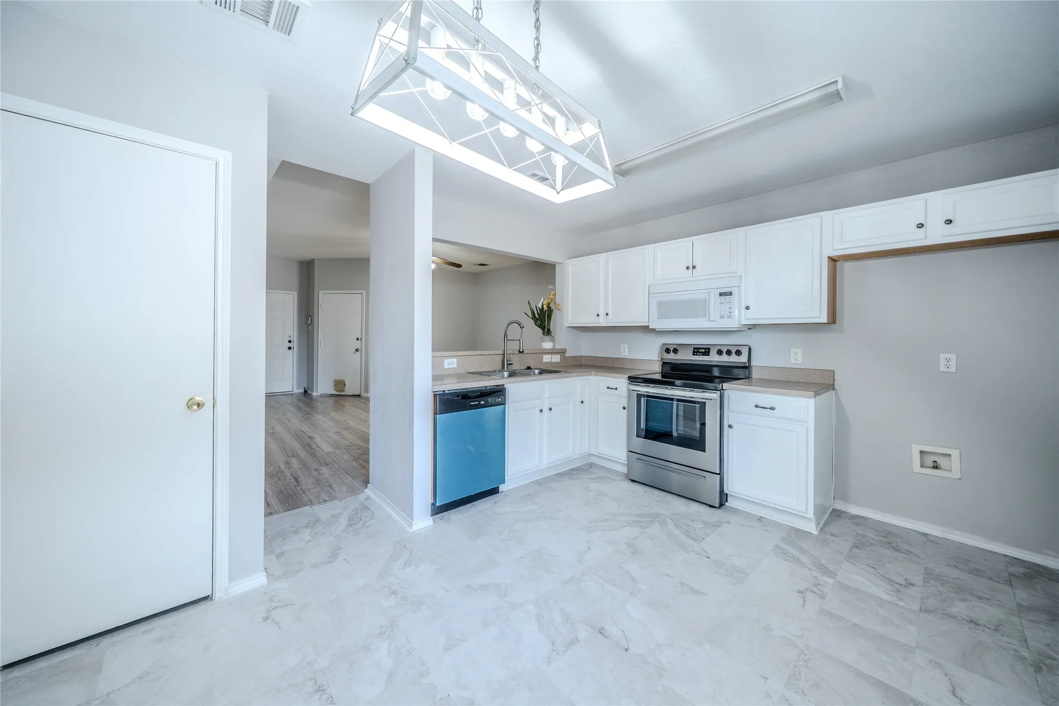 Single Family Residence For Sale in Rockwall County , 1509 Audrey Drive, Royse City, Texas 75189, 3 Bedroom, 2 Bathroom, 2 Garage spaces, 1,138 Sqft, built in 2005, mls#21352573, Real Estate Agent in Royse City, Homes For Sale in Rockwall county, Homes For Sale in Royse City, Realtor in Royse City Texas, Real Estate Brokerage Independent Realty Texas, Luminita Cordes Realtor
