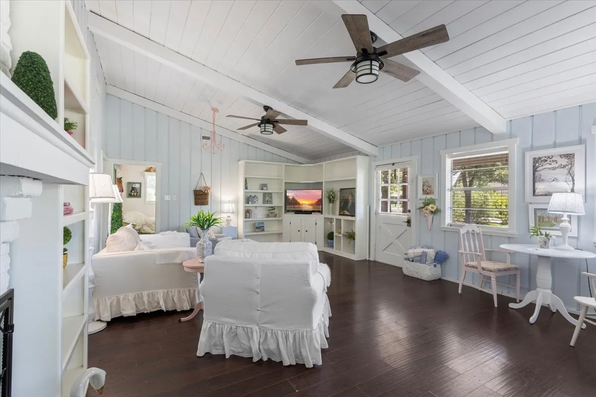 Single Family Residence For Sale in Smith County , 1513 W Tanglewood Drive, Hideaway, Texas 75771, 3 Bedroom, 1 Bathroom, Garage spaces, 1,140 Sqft, built in 1969, mls#21353272, Real Estate Agent in Hideaway, Homes For Sale in Smith county, Homes For Sale in Hideaway, Realtor in Hideaway Texas, Real Estate Brokerage Independent Realty Texas, Luminita Cordes Realtor
