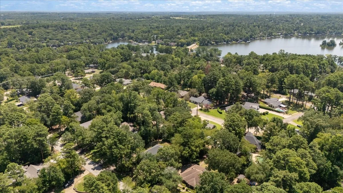 Single Family Residence For Sale in Smith County , 1513 W Tanglewood Drive, Hideaway, Texas 75771, 3 Bedroom, 1 Bathroom, Garage spaces, 1,140 Sqft, built in 1969, mls#21353272, Real Estate Agent in Hideaway, Homes For Sale in Smith county, Homes For Sale in Hideaway, Realtor in Hideaway Texas, Real Estate Brokerage Independent Realty Texas, Luminita Cordes Realtor