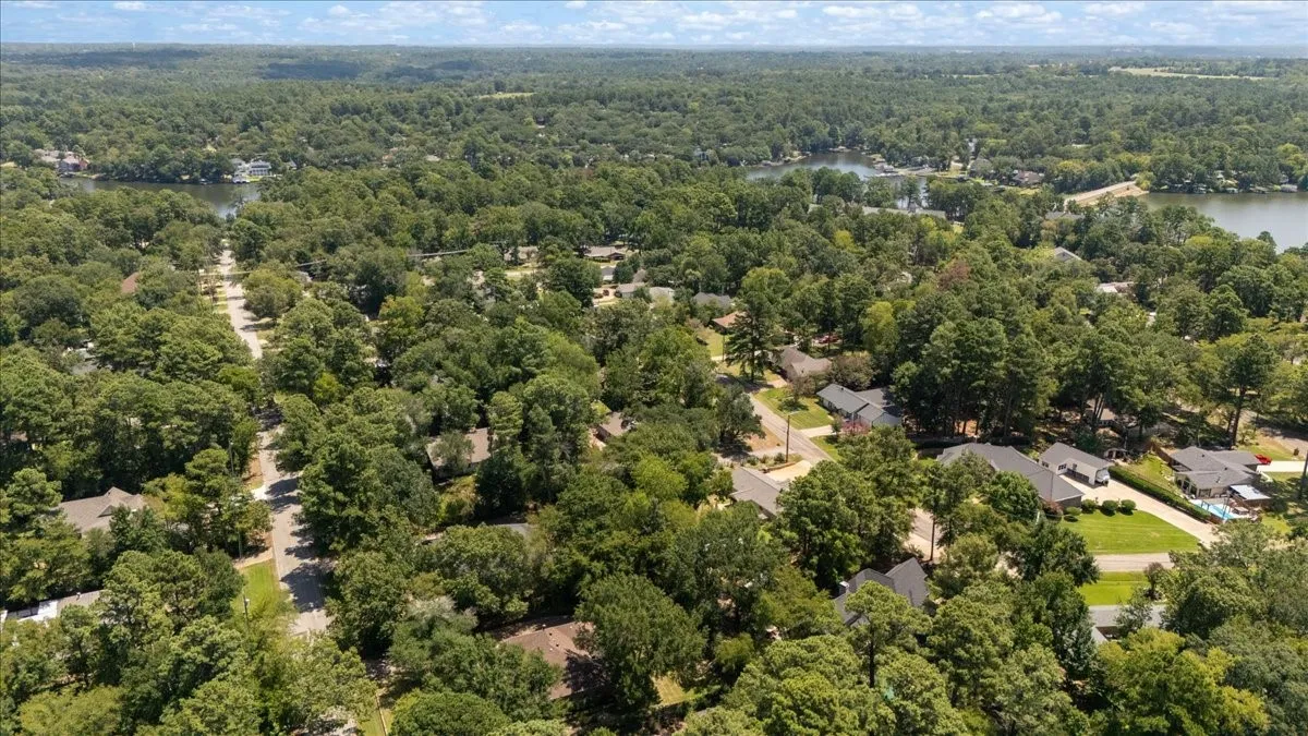 Single Family Residence For Sale in Smith County , 1513 W Tanglewood Drive, Hideaway, Texas 75771, 3 Bedroom, 1 Bathroom, Garage spaces, 1,140 Sqft, built in 1969, mls#21353272, Real Estate Agent in Hideaway, Homes For Sale in Smith county, Homes For Sale in Hideaway, Realtor in Hideaway Texas, Real Estate Brokerage Independent Realty Texas, Luminita Cordes Realtor