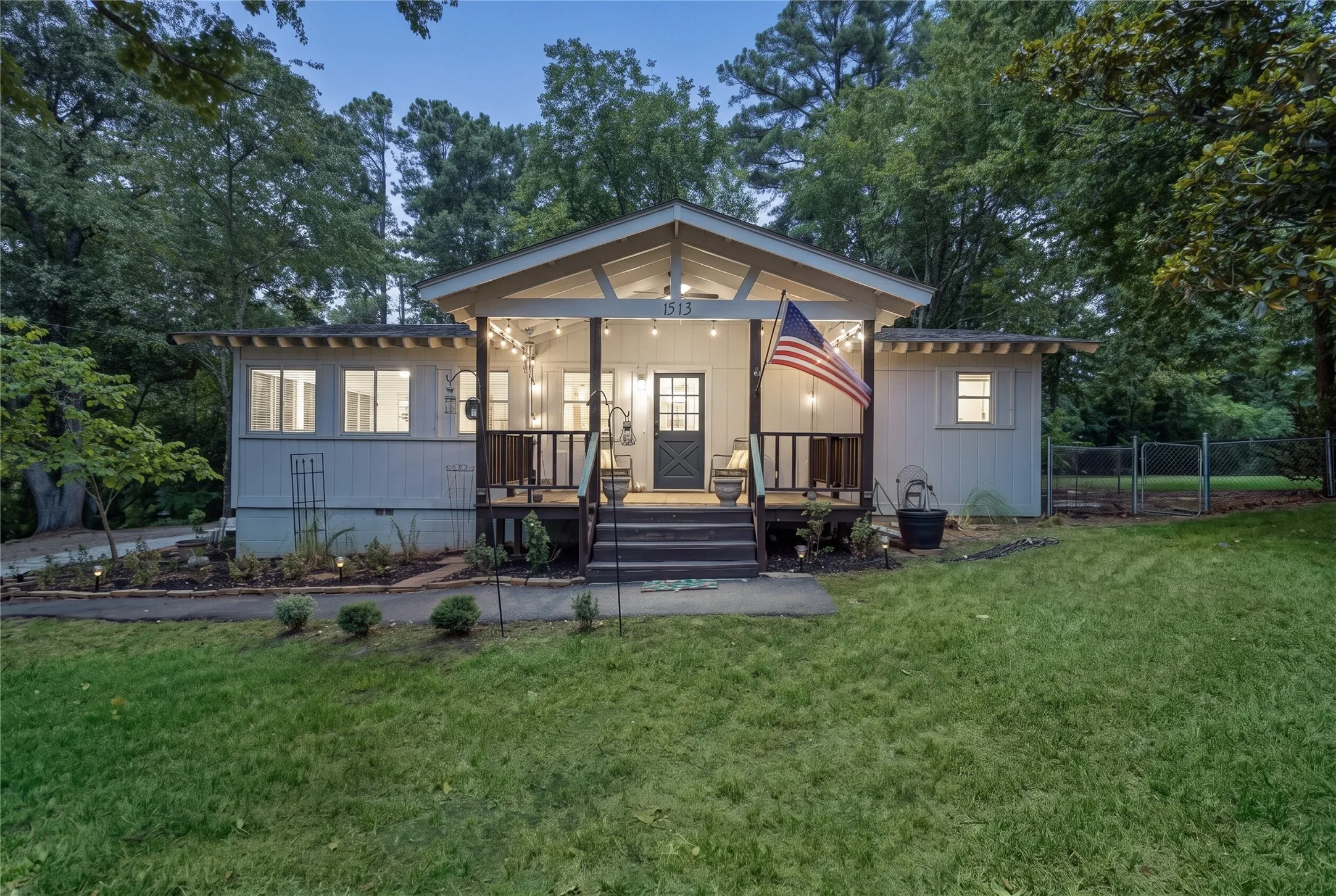 Single Family Residence For Sale in Smith County , 1513 W Tanglewood Drive, Hideaway, Texas 75771, 3 Bedroom, 1 Bathroom, Garage spaces, 1,140 Sqft, built in 1969, mls#21353272, Real Estate Agent in Hideaway, Homes For Sale in Smith county, Homes For Sale in Hideaway, Realtor in Hideaway Texas, Real Estate Brokerage Independent Realty Texas, Luminita Cordes Realtor