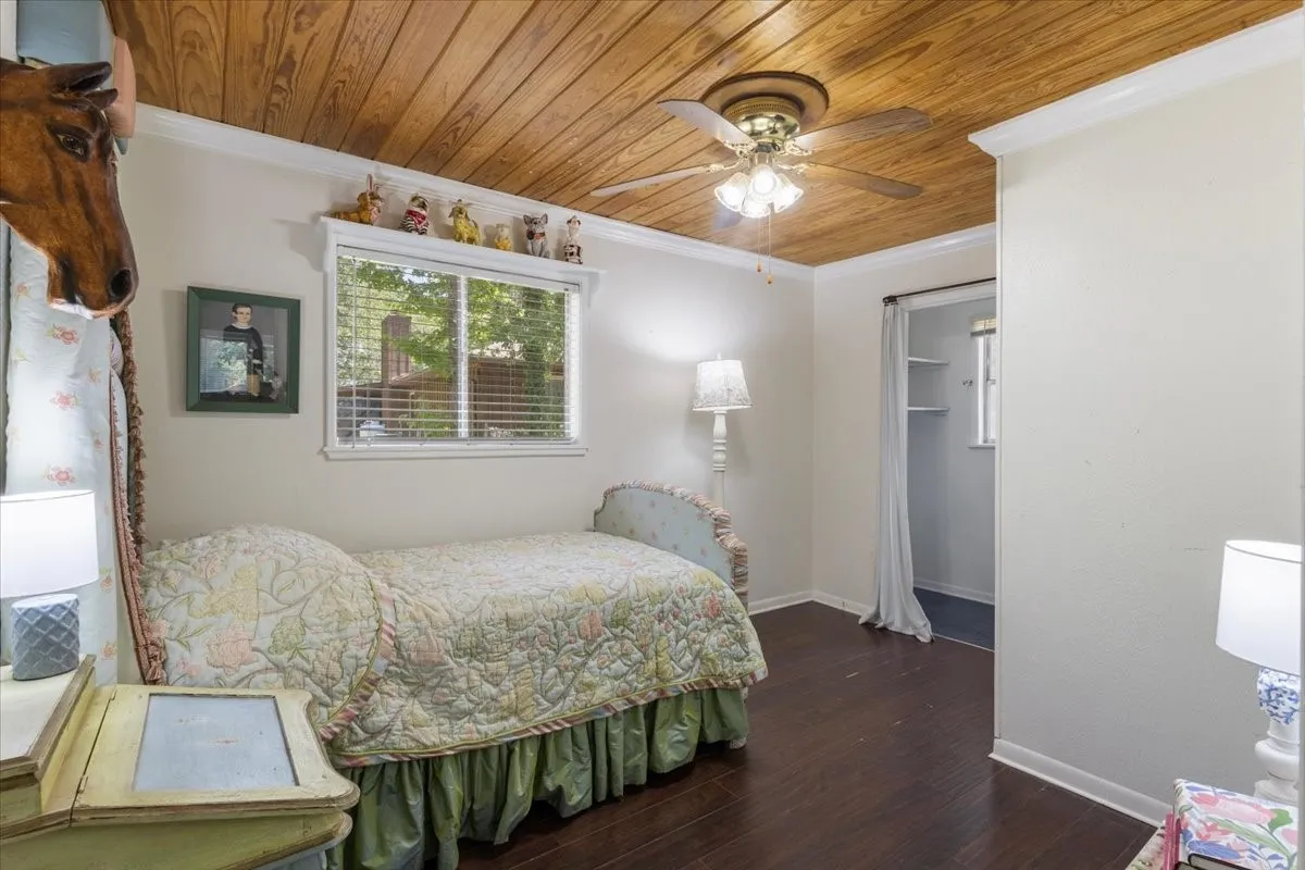 Single Family Residence For Sale in Smith County , 1513 W Tanglewood Drive, Hideaway, Texas 75771, 3 Bedroom, 1 Bathroom, Garage spaces, 1,140 Sqft, built in 1969, mls#21353272, Real Estate Agent in Hideaway, Homes For Sale in Smith county, Homes For Sale in Hideaway, Realtor in Hideaway Texas, Real Estate Brokerage Independent Realty Texas, Luminita Cordes Realtor