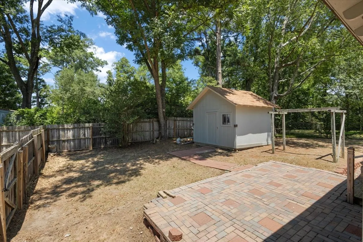 Single Family Residence For Sale in Smith County , 1513 W Tanglewood Drive, Hideaway, Texas 75771, 3 Bedroom, 1 Bathroom, Garage spaces, 1,140 Sqft, built in 1969, mls#21353272, Real Estate Agent in Hideaway, Homes For Sale in Smith county, Homes For Sale in Hideaway, Realtor in Hideaway Texas, Real Estate Brokerage Independent Realty Texas, Luminita Cordes Realtor