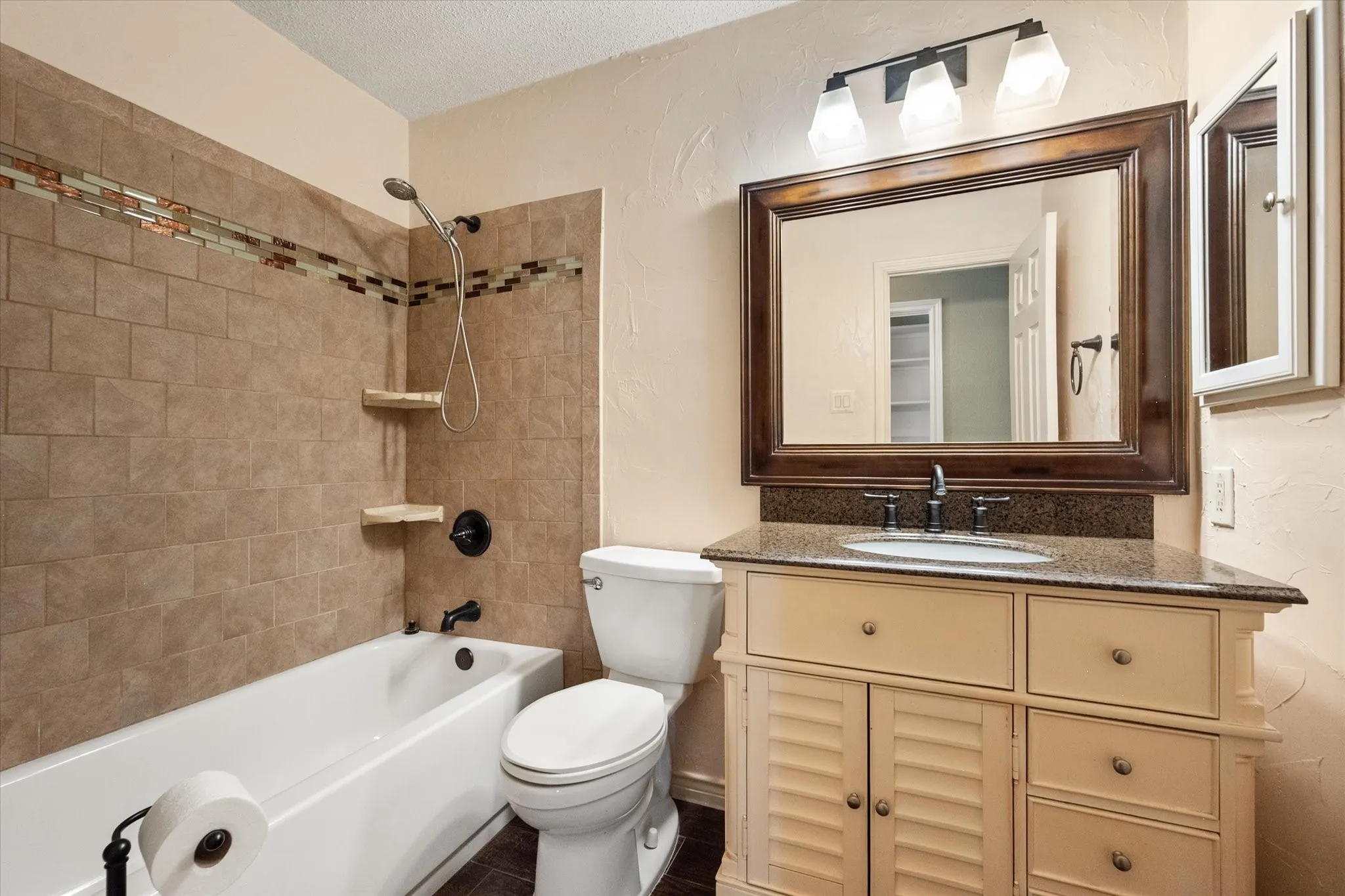 Single Family Residence For Sale in Tarrant County , 4209 Worth Forest Drive, Arlington, Texas 76016, 3 Bedroom, 2 Bathroom, 1 Garage spaces, 1,443 Sqft, built in 1989, mls#21353875, Real Estate Agent in Arlington, Homes For Sale in Tarrant county, Homes For Sale in Arlington, Realtor in Arlington Texas, Real Estate Brokerage Independent Realty Texas, Luminita Cordes Realtor