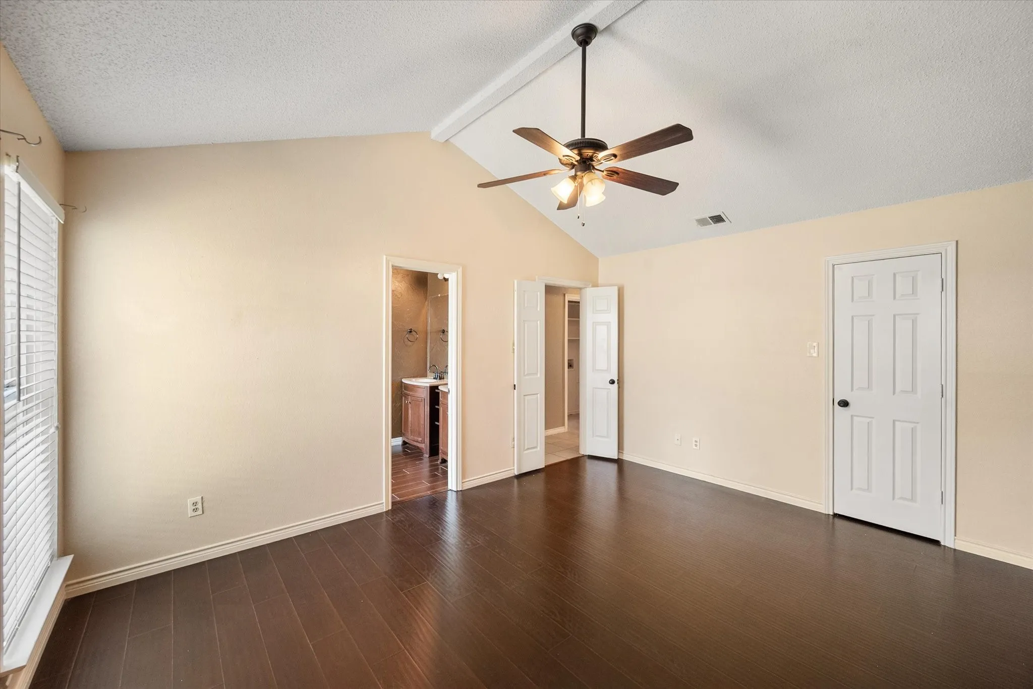Single Family Residence For Sale in Tarrant County , 4209 Worth Forest Drive, Arlington, Texas 76016, 3 Bedroom, 2 Bathroom, 1 Garage spaces, 1,443 Sqft, built in 1989, mls#21353875, Real Estate Agent in Arlington, Homes For Sale in Tarrant county, Homes For Sale in Arlington, Realtor in Arlington Texas, Real Estate Brokerage Independent Realty Texas, Luminita Cordes Realtor