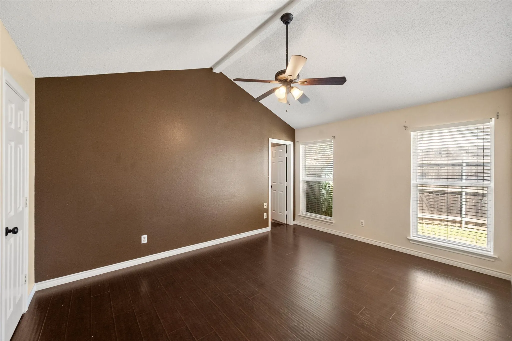 Single Family Residence For Sale in Tarrant County , 4209 Worth Forest Drive, Arlington, Texas 76016, 3 Bedroom, 2 Bathroom, 1 Garage spaces, 1,443 Sqft, built in 1989, mls#21353875, Real Estate Agent in Arlington, Homes For Sale in Tarrant county, Homes For Sale in Arlington, Realtor in Arlington Texas, Real Estate Brokerage Independent Realty Texas, Luminita Cordes Realtor