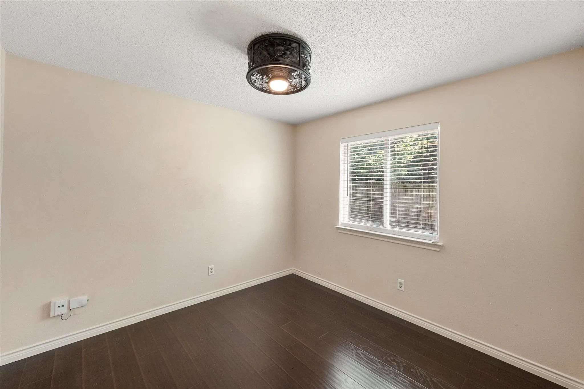 Single Family Residence For Sale in Tarrant County , 4209 Worth Forest Drive, Arlington, Texas 76016, 3 Bedroom, 2 Bathroom, 1 Garage spaces, 1,443 Sqft, built in 1989, mls#21353875, Real Estate Agent in Arlington, Homes For Sale in Tarrant county, Homes For Sale in Arlington, Realtor in Arlington Texas, Real Estate Brokerage Independent Realty Texas, Luminita Cordes Realtor