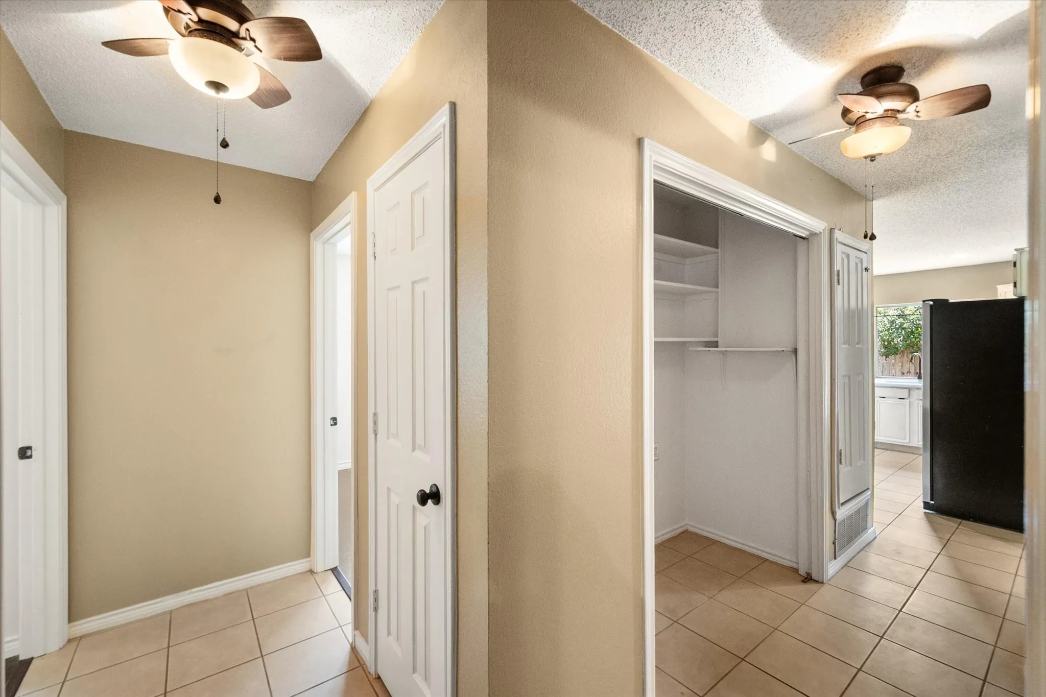Single Family Residence For Sale in Tarrant County , 4209 Worth Forest Drive, Arlington, Texas 76016, 3 Bedroom, 2 Bathroom, 1 Garage spaces, 1,443 Sqft, built in 1989, mls#21353875, Real Estate Agent in Arlington, Homes For Sale in Tarrant county, Homes For Sale in Arlington, Realtor in Arlington Texas, Real Estate Brokerage Independent Realty Texas, Luminita Cordes Realtor