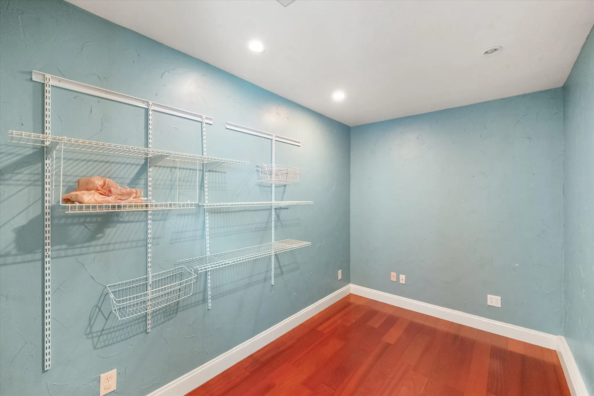 Single Family Residence For Sale in Tarrant County , 4209 Worth Forest Drive, Arlington, Texas 76016, 3 Bedroom, 2 Bathroom, 1 Garage spaces, 1,443 Sqft, built in 1989, mls#21353875, Real Estate Agent in Arlington, Homes For Sale in Tarrant county, Homes For Sale in Arlington, Realtor in Arlington Texas, Real Estate Brokerage Independent Realty Texas, Luminita Cordes Realtor