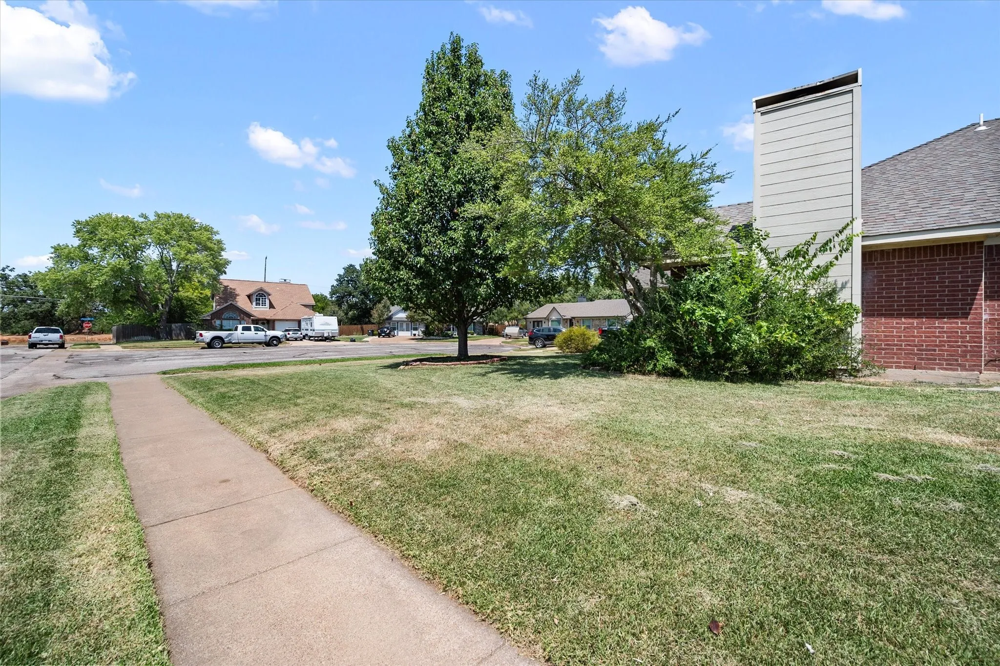 Single Family Residence For Sale in Tarrant County , 4209 Worth Forest Drive, Arlington, Texas 76016, 3 Bedroom, 2 Bathroom, 1 Garage spaces, 1,443 Sqft, built in 1989, mls#21353875, Real Estate Agent in Arlington, Homes For Sale in Tarrant county, Homes For Sale in Arlington, Realtor in Arlington Texas, Real Estate Brokerage Independent Realty Texas, Luminita Cordes Realtor