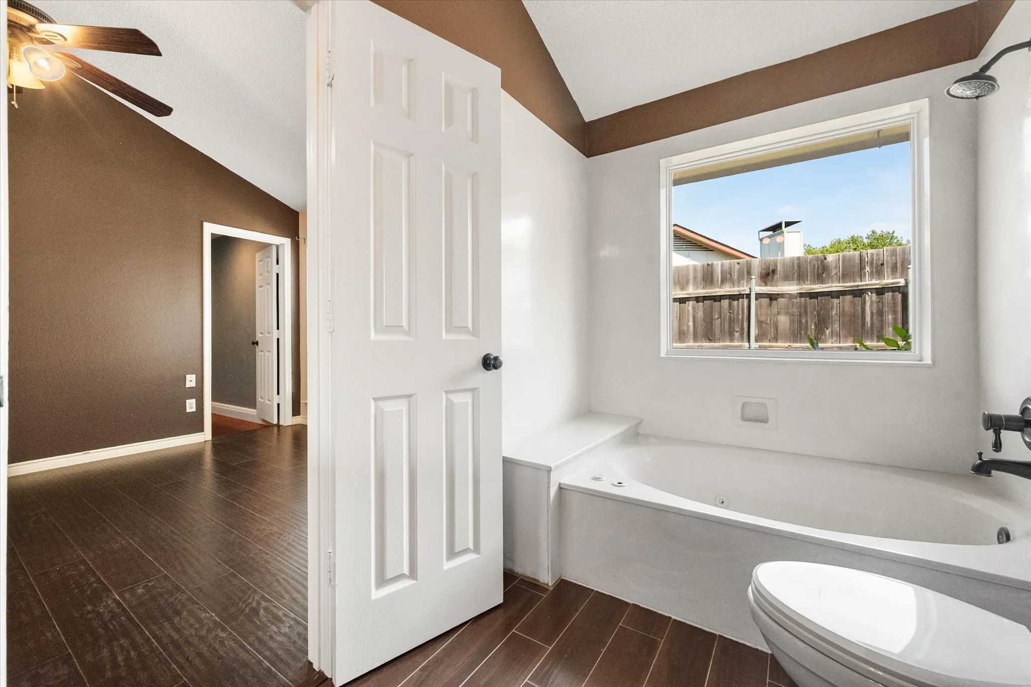 Single Family Residence For Sale in Tarrant County , 4209 Worth Forest Drive, Arlington, Texas 76016, 3 Bedroom, 2 Bathroom, 1 Garage spaces, 1,443 Sqft, built in 1989, mls#21353875, Real Estate Agent in Arlington, Homes For Sale in Tarrant county, Homes For Sale in Arlington, Realtor in Arlington Texas, Real Estate Brokerage Independent Realty Texas, Luminita Cordes Realtor