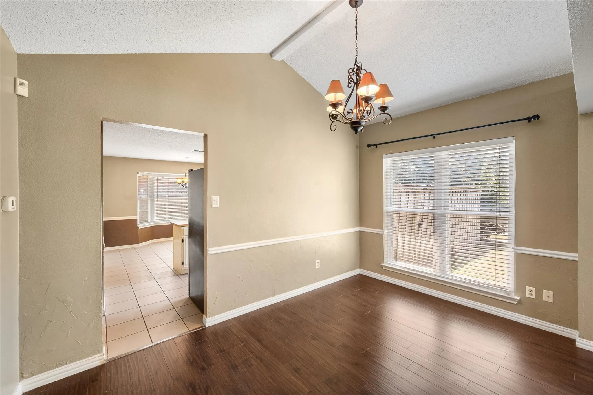 Single Family Residence For Sale in Tarrant County , 4209 Worth Forest Drive, Arlington, Texas 76016, 3 Bedroom, 2 Bathroom, 1 Garage spaces, 1,443 Sqft, built in 1989, mls#21353875, Real Estate Agent in Arlington, Homes For Sale in Tarrant county, Homes For Sale in Arlington, Realtor in Arlington Texas, Real Estate Brokerage Independent Realty Texas, Luminita Cordes Realtor