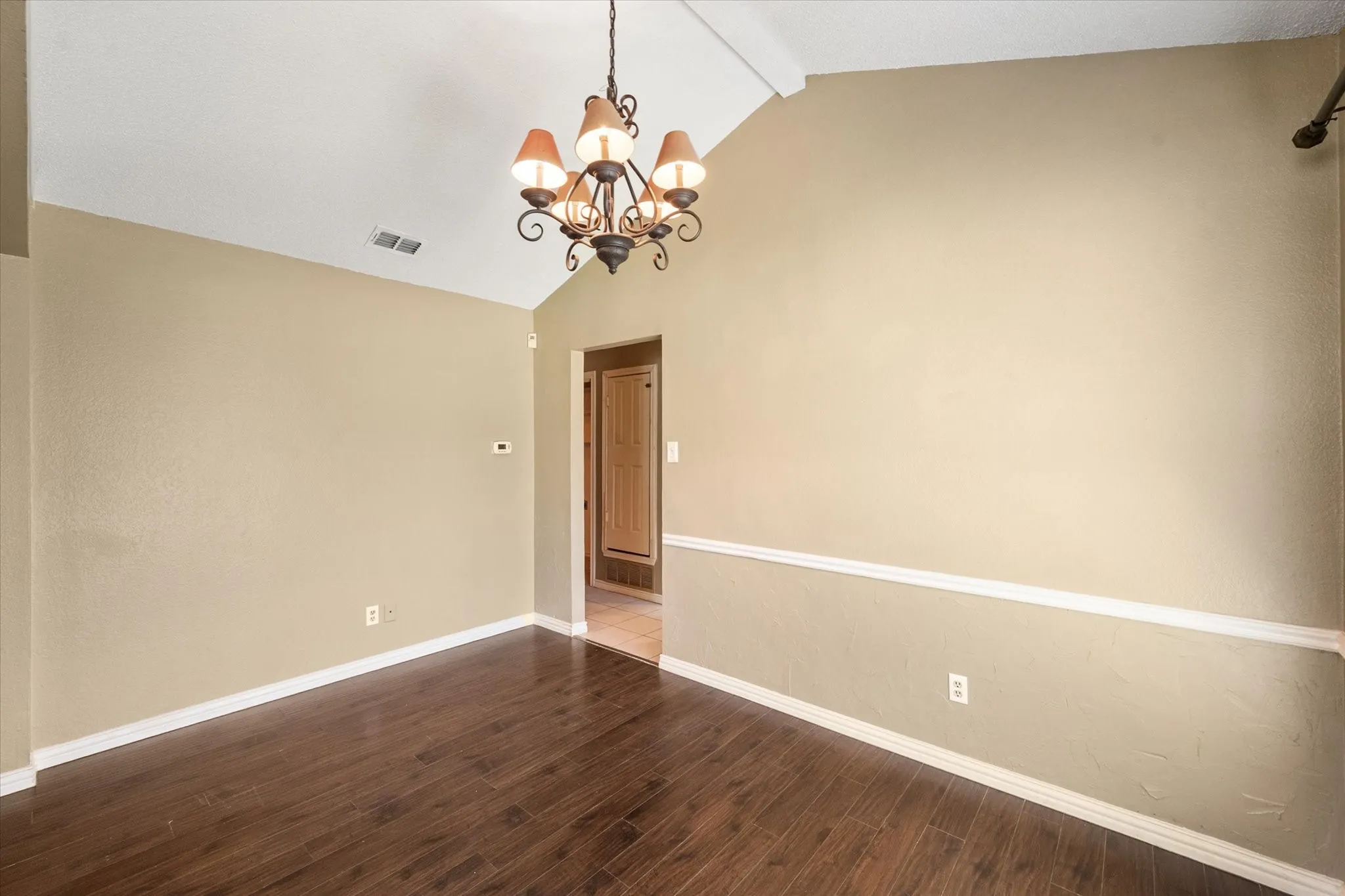 Single Family Residence For Sale in Tarrant County , 4209 Worth Forest Drive, Arlington, Texas 76016, 3 Bedroom, 2 Bathroom, 1 Garage spaces, 1,443 Sqft, built in 1989, mls#21353875, Real Estate Agent in Arlington, Homes For Sale in Tarrant county, Homes For Sale in Arlington, Realtor in Arlington Texas, Real Estate Brokerage Independent Realty Texas, Luminita Cordes Realtor