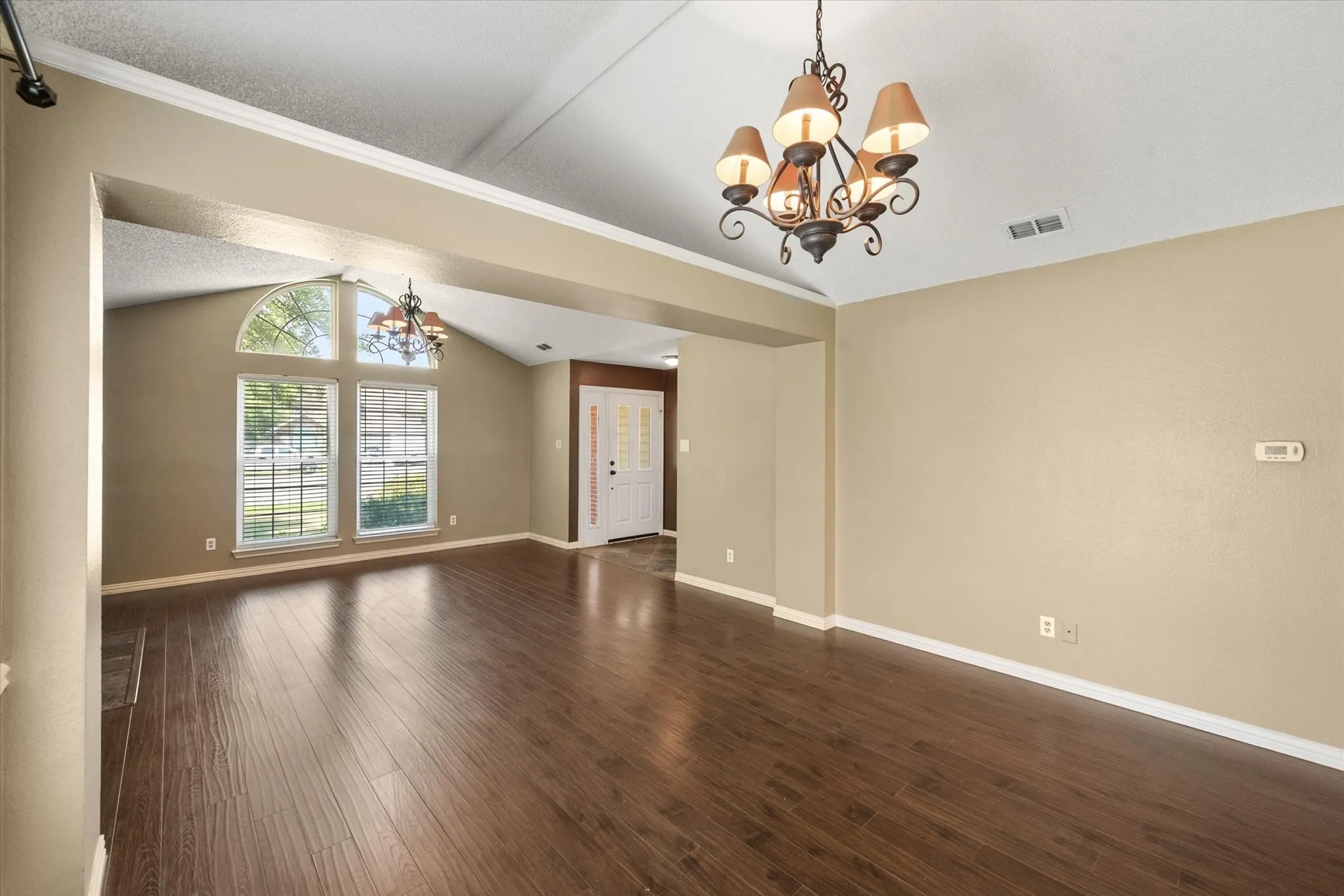 Single Family Residence For Sale in Tarrant County , 4209 Worth Forest Drive, Arlington, Texas 76016, 3 Bedroom, 2 Bathroom, 1 Garage spaces, 1,443 Sqft, built in 1989, mls#21353875, Real Estate Agent in Arlington, Homes For Sale in Tarrant county, Homes For Sale in Arlington, Realtor in Arlington Texas, Real Estate Brokerage Independent Realty Texas, Luminita Cordes Realtor