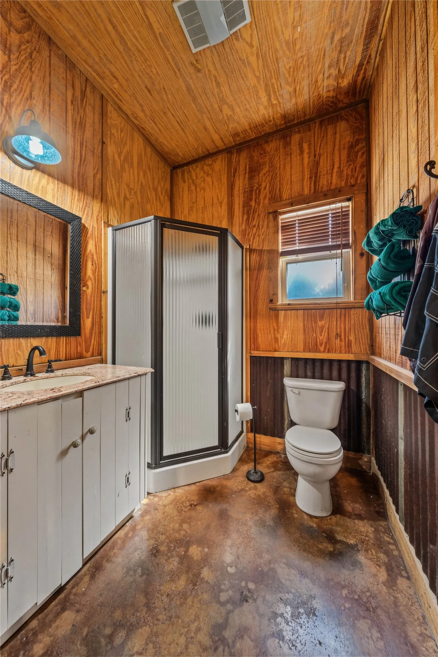 Single Family Residence For Sale in Mc Lennan County , 467 Mourning Dove Lane, Lorena, Texas 76655, 5 Bedrooms, 5 Bathrooms, 1 Garage spaces, 4,041 Sqft, built in 2007, Price $1,150,000, mls#21354199, Real Estate Agent in Lorena, Homes For Sale in Mc Lennan county, Homes For Sale in Lorena, Realtor in Lorena Texas, Real Estate Brokerage Independent Realty Texas, Luminita Cordes Realtor