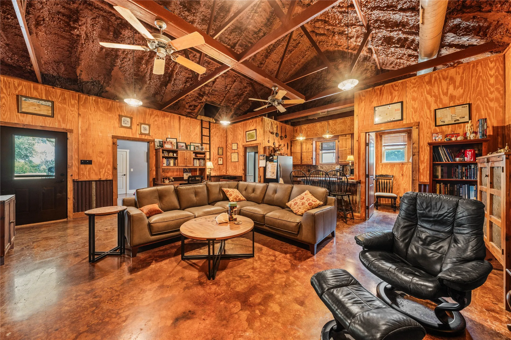 Single Family Residence For Sale in Mc Lennan County , 467 Mourning Dove Lane, Lorena, Texas 76655, 5 Bedrooms, 5 Bathrooms, 1 Garage spaces, 4,041 Sqft, built in 2007, Price $1,150,000, mls#21354199, Real Estate Agent in Lorena, Homes For Sale in Mc Lennan county, Homes For Sale in Lorena, Realtor in Lorena Texas, Real Estate Brokerage Independent Realty Texas, Luminita Cordes Realtor