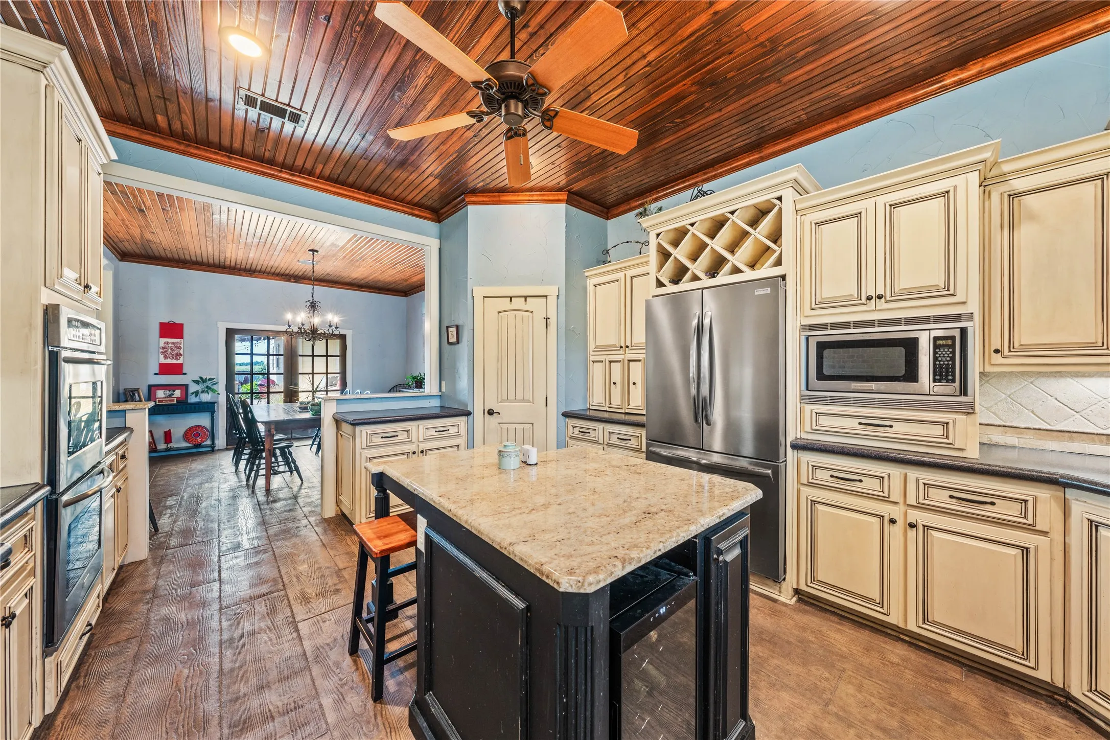 Single Family Residence For Sale in Mc Lennan County , 467 Mourning Dove Lane, Lorena, Texas 76655, 5 Bedrooms, 5 Bathrooms, 1 Garage spaces, 4,041 Sqft, built in 2007, Price $1,150,000, mls#21354199, Real Estate Agent in Lorena, Homes For Sale in Mc Lennan county, Homes For Sale in Lorena, Realtor in Lorena Texas, Real Estate Brokerage Independent Realty Texas, Luminita Cordes Realtor
