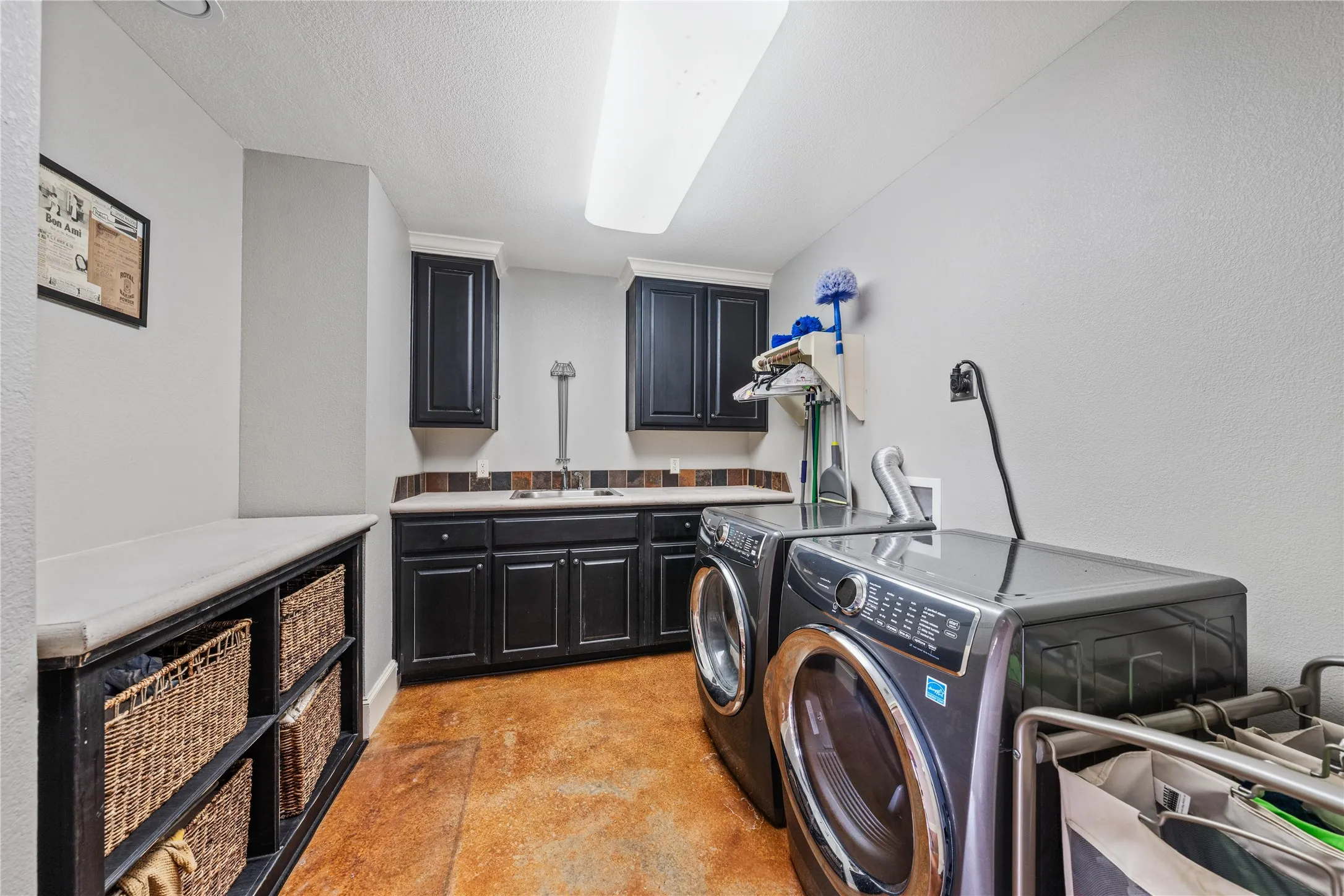 Single Family Residence For Sale in Mc Lennan County , 467 Mourning Dove Lane, Lorena, Texas 76655, 5 Bedrooms, 5 Bathrooms, 1 Garage spaces, 4,041 Sqft, built in 2007, Price $1,150,000, mls#21354199, Real Estate Agent in Lorena, Homes For Sale in Mc Lennan county, Homes For Sale in Lorena, Realtor in Lorena Texas, Real Estate Brokerage Independent Realty Texas, Luminita Cordes Realtor