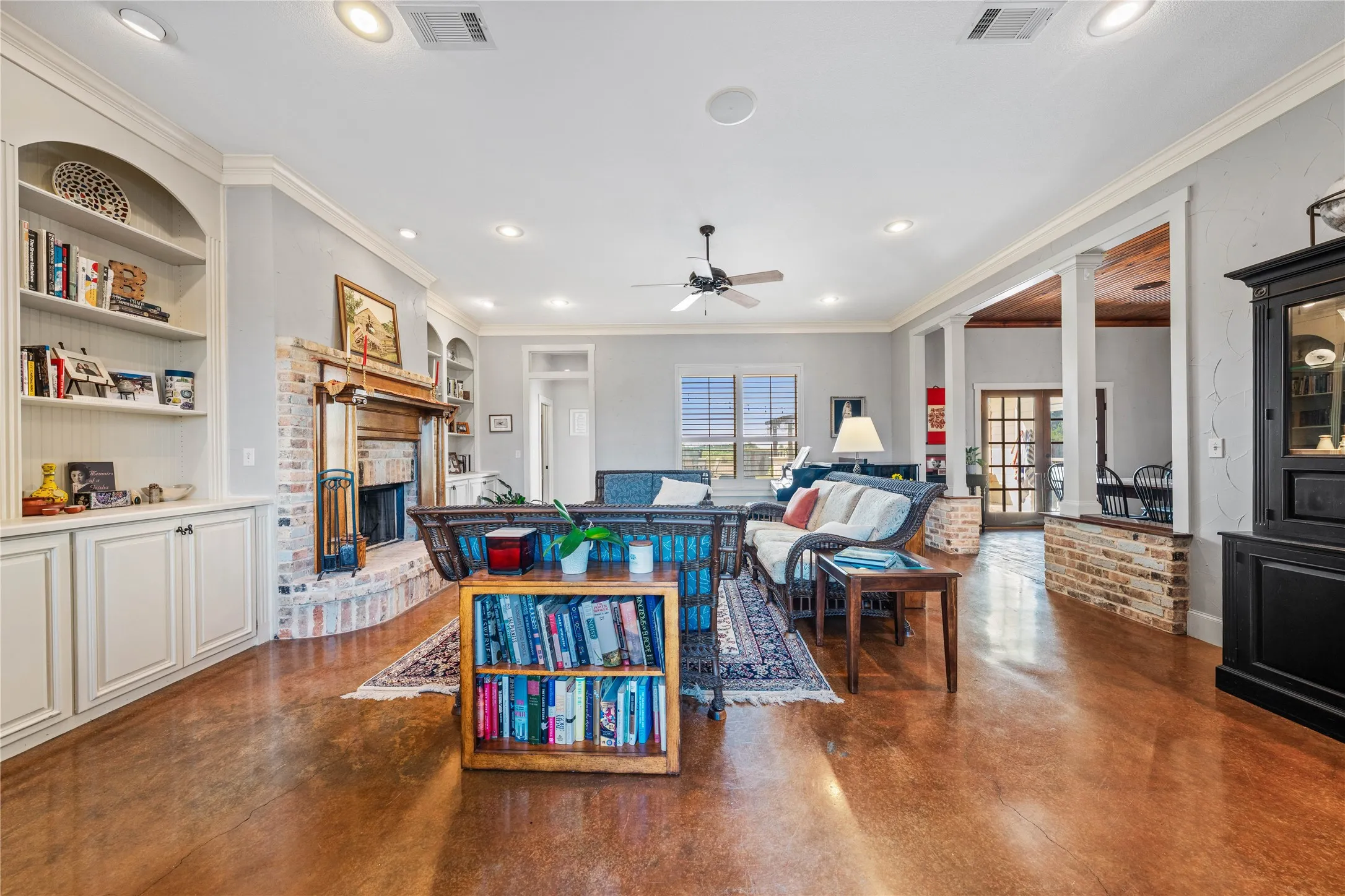 Single Family Residence For Sale in Mc Lennan County , 467 Mourning Dove Lane, Lorena, Texas 76655, 5 Bedrooms, 5 Bathrooms, 1 Garage spaces, 4,041 Sqft, built in 2007, Price $1,150,000, mls#21354199, Real Estate Agent in Lorena, Homes For Sale in Mc Lennan county, Homes For Sale in Lorena, Realtor in Lorena Texas, Real Estate Brokerage Independent Realty Texas, Luminita Cordes Realtor
