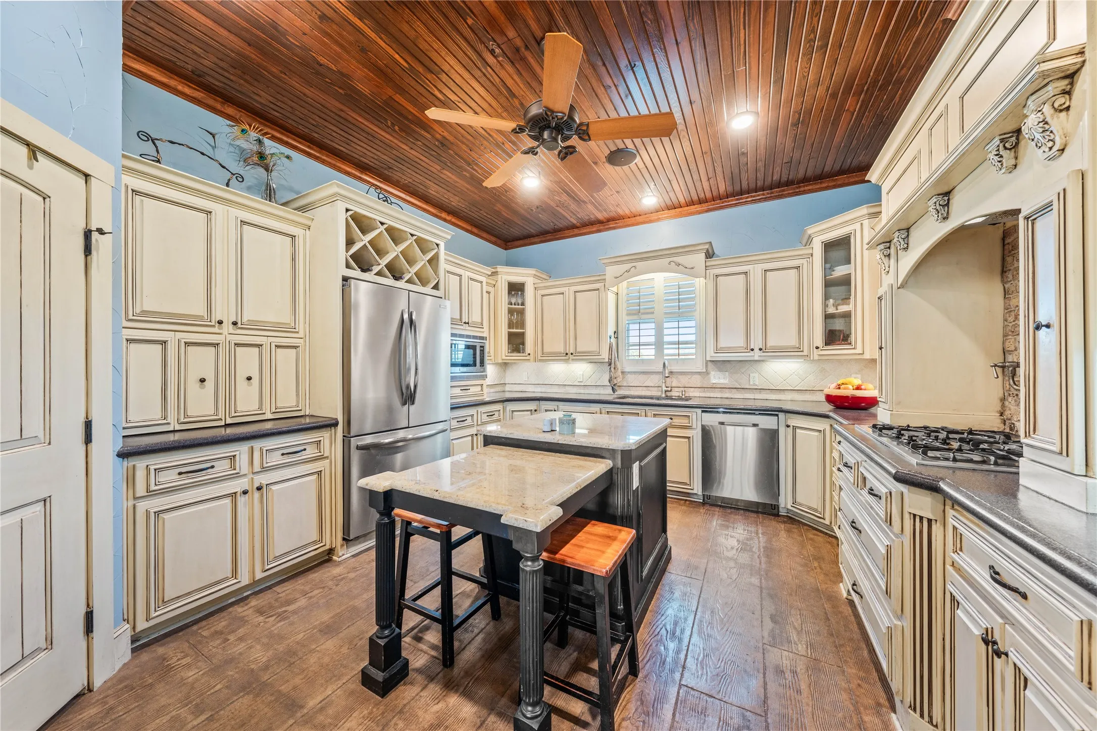 Single Family Residence For Sale in Mc Lennan County , 467 Mourning Dove Lane, Lorena, Texas 76655, 5 Bedrooms, 5 Bathrooms, 1 Garage spaces, 4,041 Sqft, built in 2007, Price $1,150,000, mls#21354199, Real Estate Agent in Lorena, Homes For Sale in Mc Lennan county, Homes For Sale in Lorena, Realtor in Lorena Texas, Real Estate Brokerage Independent Realty Texas, Luminita Cordes Realtor