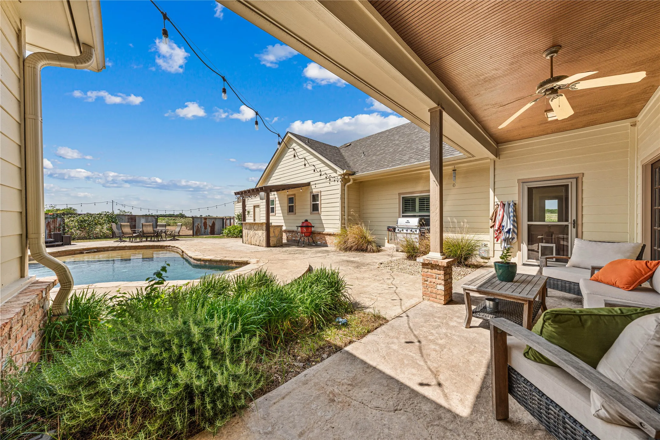 Single Family Residence For Sale in Mc Lennan County , 467 Mourning Dove Lane, Lorena, Texas 76655, 5 Bedrooms, 5 Bathrooms, 1 Garage spaces, 4,041 Sqft, built in 2007, Price $1,150,000, mls#21354199, Real Estate Agent in Lorena, Homes For Sale in Mc Lennan county, Homes For Sale in Lorena, Realtor in Lorena Texas, Real Estate Brokerage Independent Realty Texas, Luminita Cordes Realtor