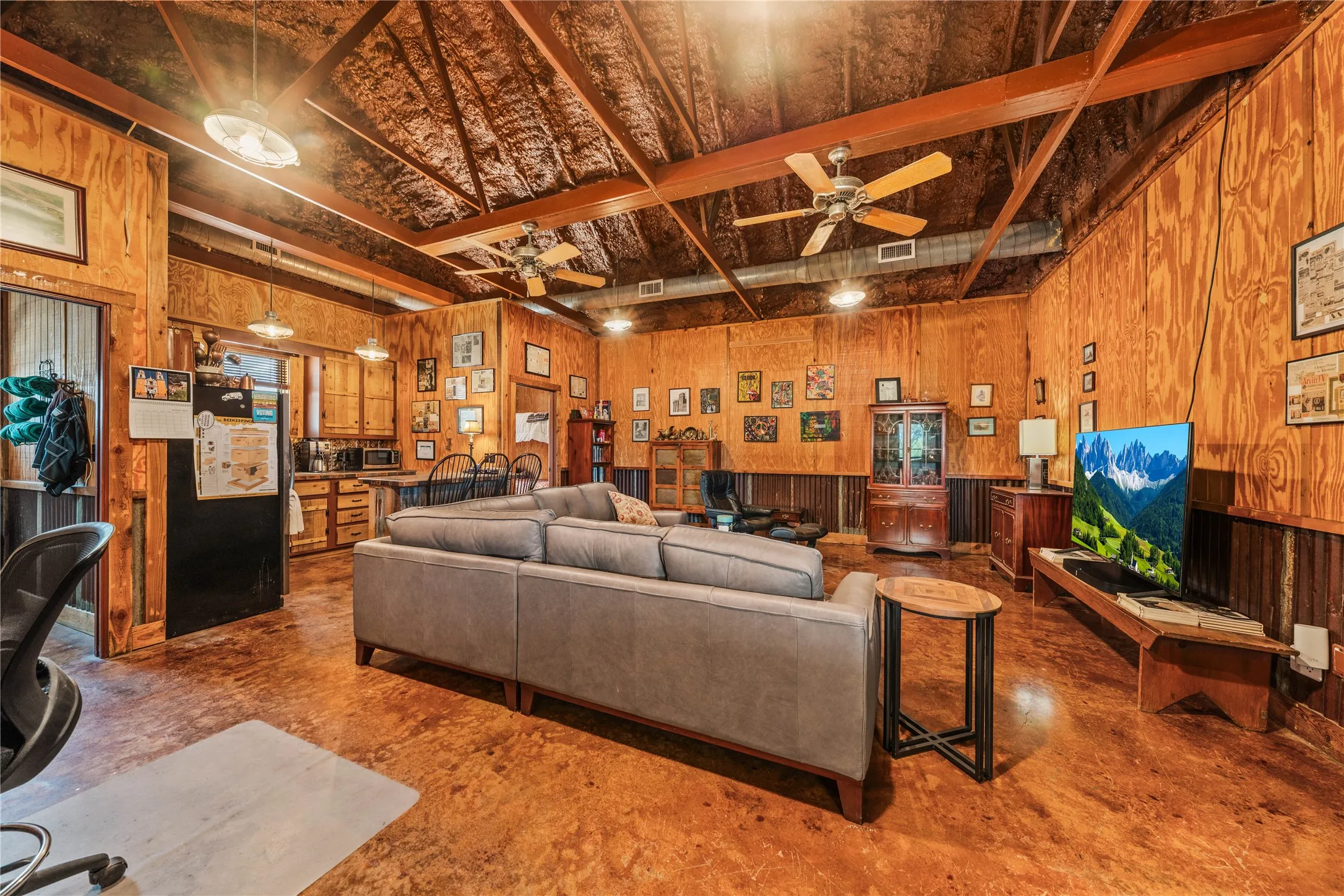 Single Family Residence For Sale in Mc Lennan County , 467 Mourning Dove Lane, Lorena, Texas 76655, 5 Bedrooms, 5 Bathrooms, 1 Garage spaces, 4,041 Sqft, built in 2007, Price $1,150,000, mls#21354199, Real Estate Agent in Lorena, Homes For Sale in Mc Lennan county, Homes For Sale in Lorena, Realtor in Lorena Texas, Real Estate Brokerage Independent Realty Texas, Luminita Cordes Realtor