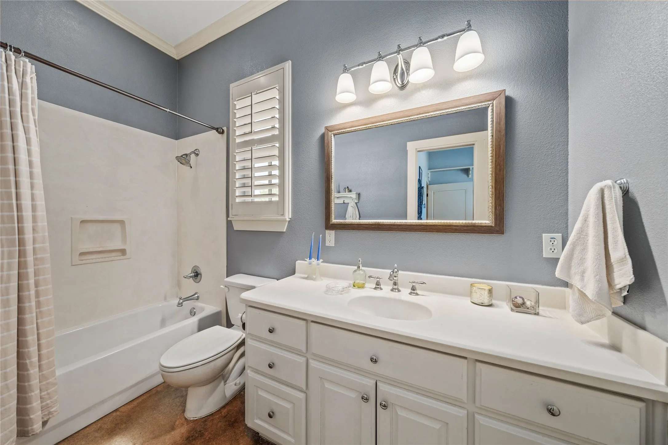 Single Family Residence For Sale in Mc Lennan County , 467 Mourning Dove Lane, Lorena, Texas 76655, 5 Bedrooms, 5 Bathrooms, 1 Garage spaces, 4,041 Sqft, built in 2007, Price $1,150,000, mls#21354199, Real Estate Agent in Lorena, Homes For Sale in Mc Lennan county, Homes For Sale in Lorena, Realtor in Lorena Texas, Real Estate Brokerage Independent Realty Texas, Luminita Cordes Realtor