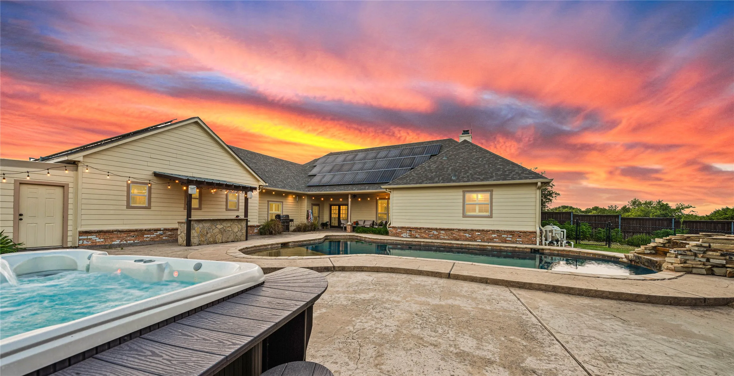 Single Family Residence For Sale in Mc Lennan County , 467 Mourning Dove Lane, Lorena, Texas 76655, 5 Bedrooms, 5 Bathrooms, 1 Garage spaces, 4,041 Sqft, built in 2007, Price $1,150,000, mls#21354199, Real Estate Agent in Lorena, Homes For Sale in Mc Lennan county, Homes For Sale in Lorena, Realtor in Lorena Texas, Real Estate Brokerage Independent Realty Texas, Luminita Cordes Realtor