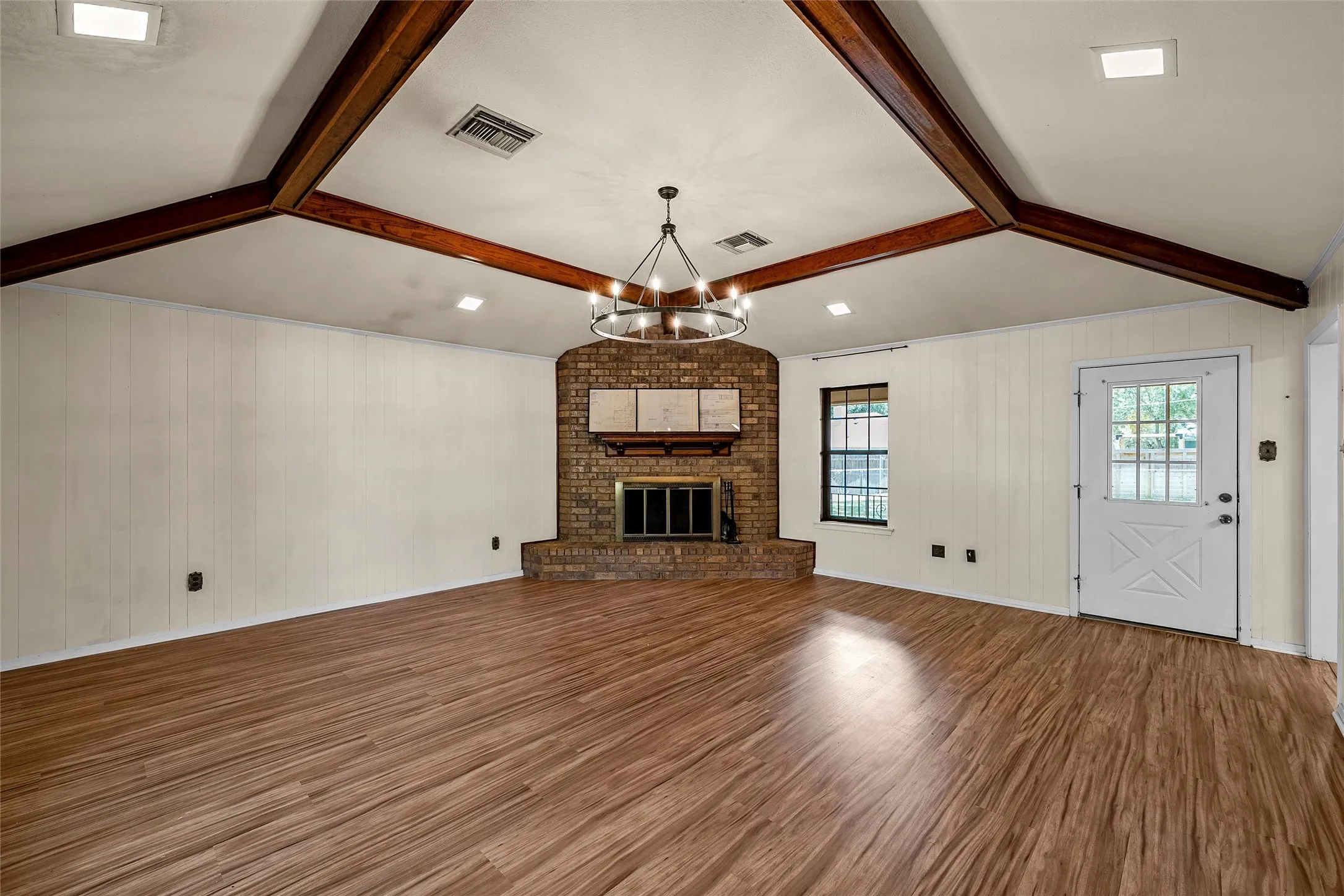 Single Family Residence For Sale in Mc Lennan County , 7024 Cheshire Drive, Waco, Texas 76712, 3 Bedroom, 2 Bathroom, 2 Garage spaces, 1,732 Sqft, built in 1982, mls#21348824, Real Estate Agent in Waco, Homes For Sale in Mc Lennan county, Homes For Sale in Waco, Realtor in Waco Texas, Real Estate Brokerage Independent Realty Texas, Luminita Cordes Realtor