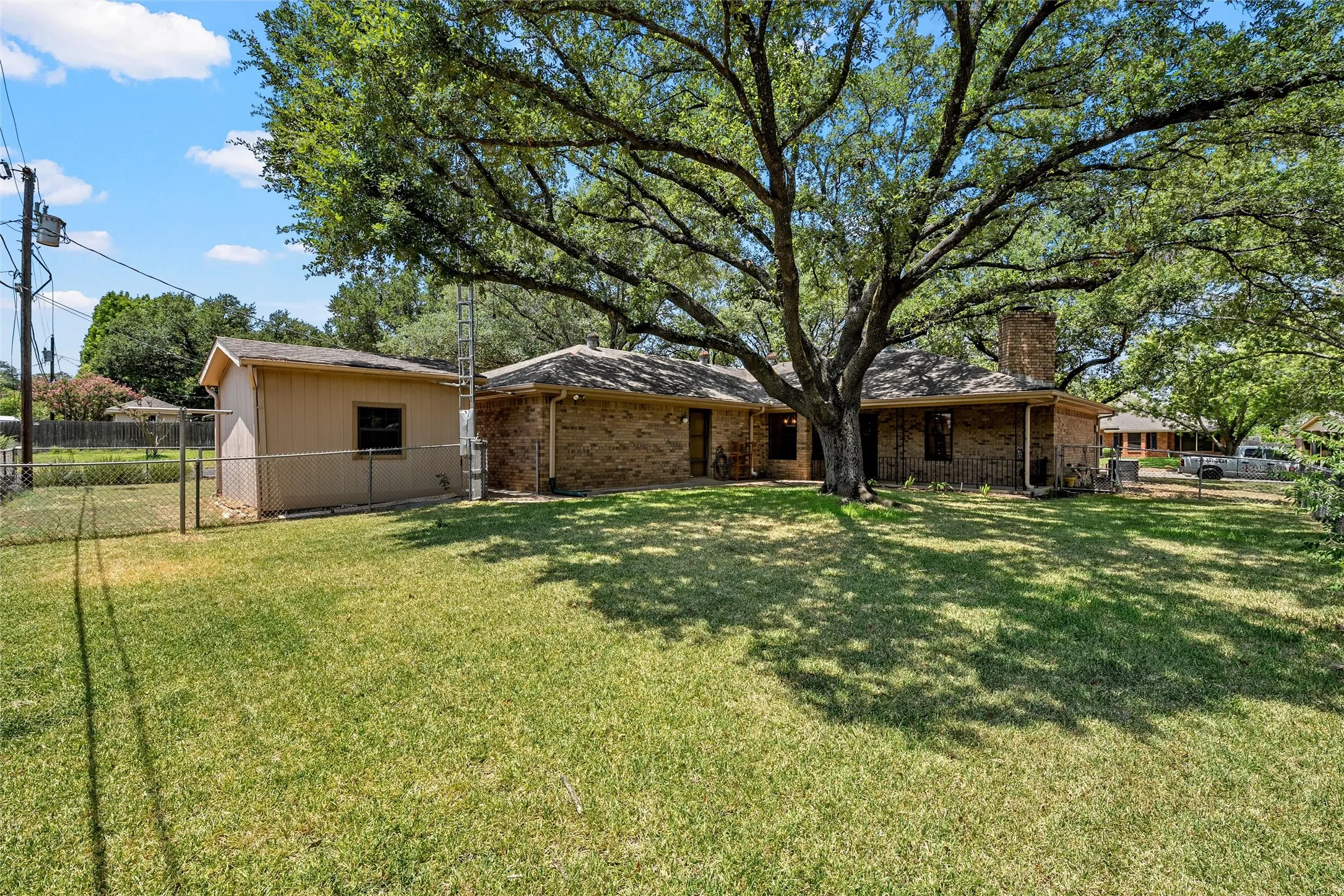 Single Family Residence For Sale in Mc Lennan County , 7024 Cheshire Drive, Waco, Texas 76712, 3 Bedroom, 2 Bathroom, 2 Garage spaces, 1,732 Sqft, built in 1982, mls#21348824, Real Estate Agent in Waco, Homes For Sale in Mc Lennan county, Homes For Sale in Waco, Realtor in Waco Texas, Real Estate Brokerage Independent Realty Texas, Luminita Cordes Realtor