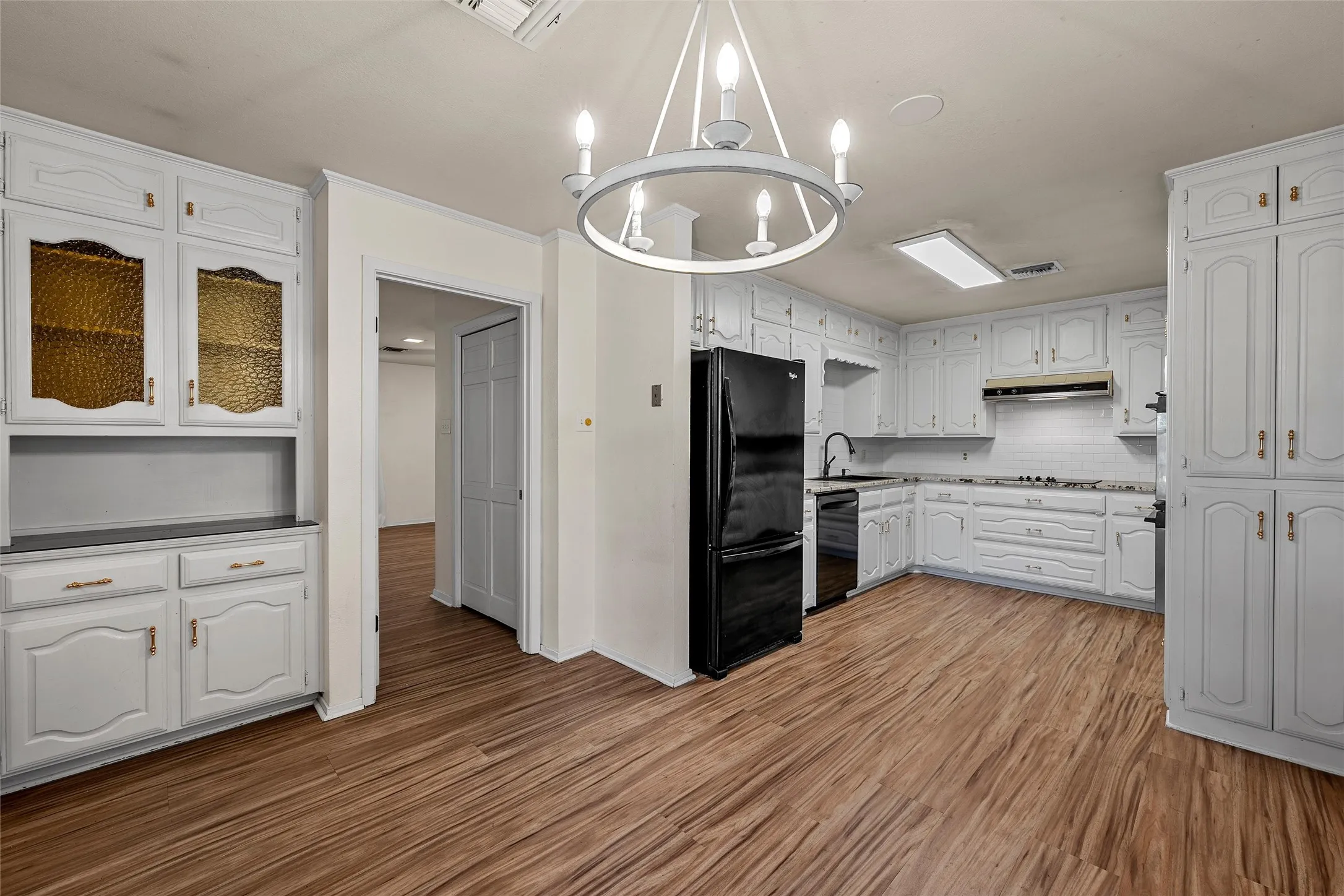 Single Family Residence For Sale in Mc Lennan County , 7024 Cheshire Drive, Waco, Texas 76712, 3 Bedroom, 2 Bathroom, 2 Garage spaces, 1,732 Sqft, built in 1982, mls#21348824, Real Estate Agent in Waco, Homes For Sale in Mc Lennan county, Homes For Sale in Waco, Realtor in Waco Texas, Real Estate Brokerage Independent Realty Texas, Luminita Cordes Realtor