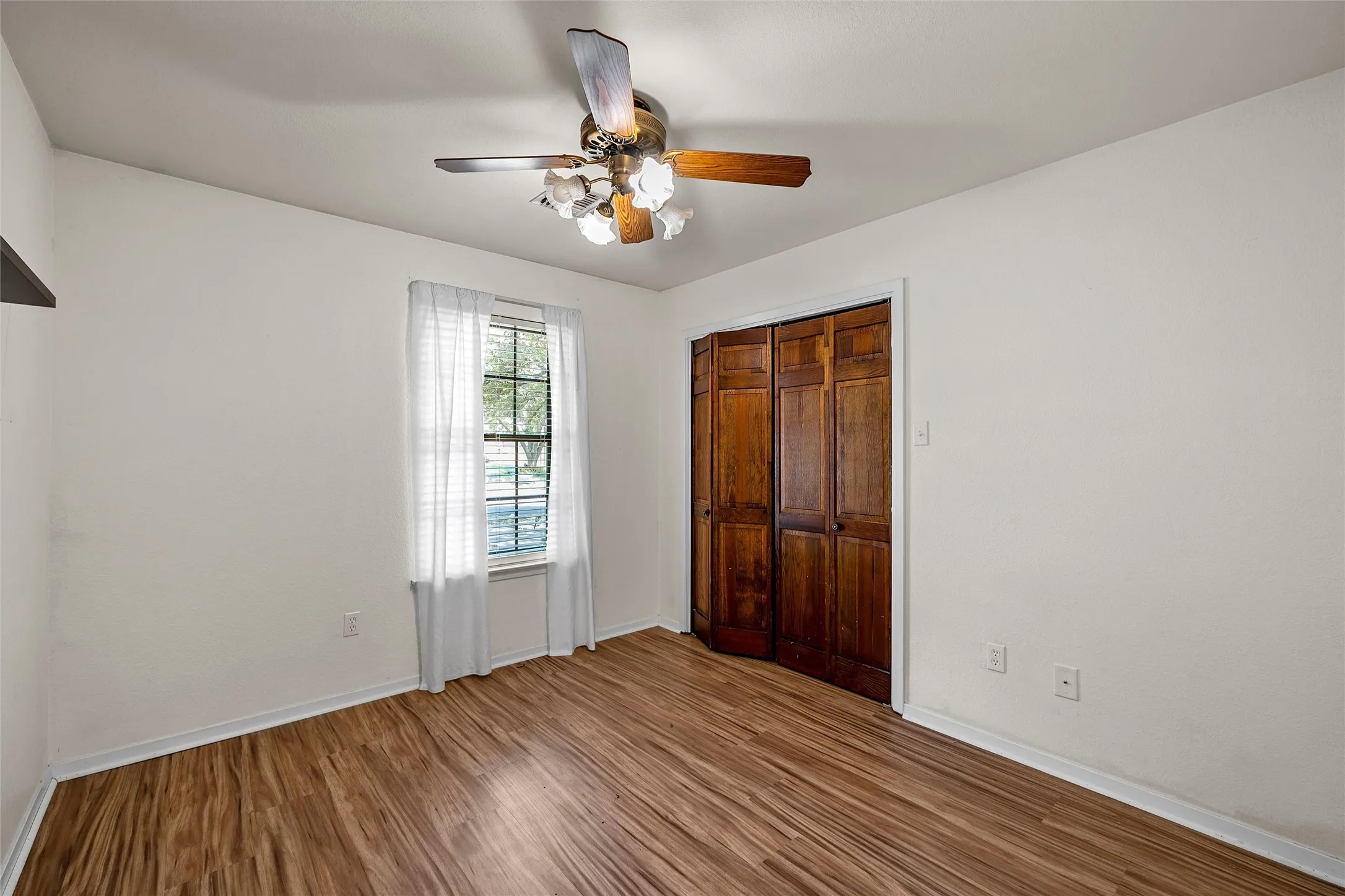 Single Family Residence For Sale in Mc Lennan County , 7024 Cheshire Drive, Waco, Texas 76712, 3 Bedroom, 2 Bathroom, 2 Garage spaces, 1,732 Sqft, built in 1982, mls#21348824, Real Estate Agent in Waco, Homes For Sale in Mc Lennan county, Homes For Sale in Waco, Realtor in Waco Texas, Real Estate Brokerage Independent Realty Texas, Luminita Cordes Realtor