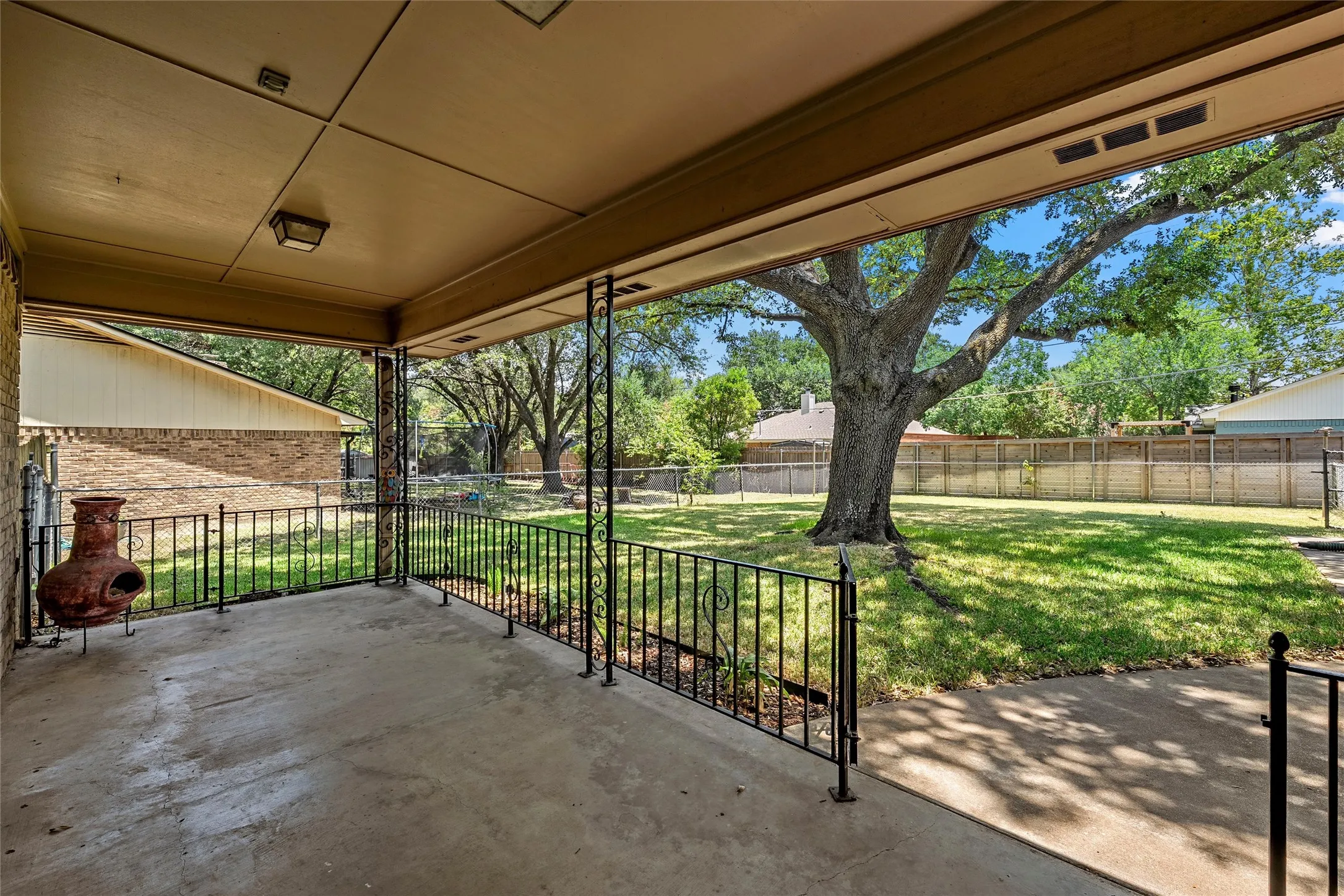 Single Family Residence For Sale in Mc Lennan County , 7024 Cheshire Drive, Waco, Texas 76712, 3 Bedroom, 2 Bathroom, 2 Garage spaces, 1,732 Sqft, built in 1982, mls#21348824, Real Estate Agent in Waco, Homes For Sale in Mc Lennan county, Homes For Sale in Waco, Realtor in Waco Texas, Real Estate Brokerage Independent Realty Texas, Luminita Cordes Realtor
