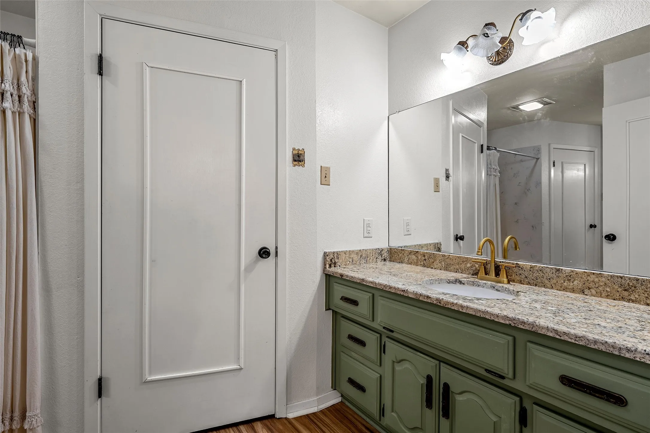 Single Family Residence For Sale in Mc Lennan County , 7024 Cheshire Drive, Waco, Texas 76712, 3 Bedroom, 2 Bathroom, 2 Garage spaces, 1,732 Sqft, built in 1982, mls#21348824, Real Estate Agent in Waco, Homes For Sale in Mc Lennan county, Homes For Sale in Waco, Realtor in Waco Texas, Real Estate Brokerage Independent Realty Texas, Luminita Cordes Realtor